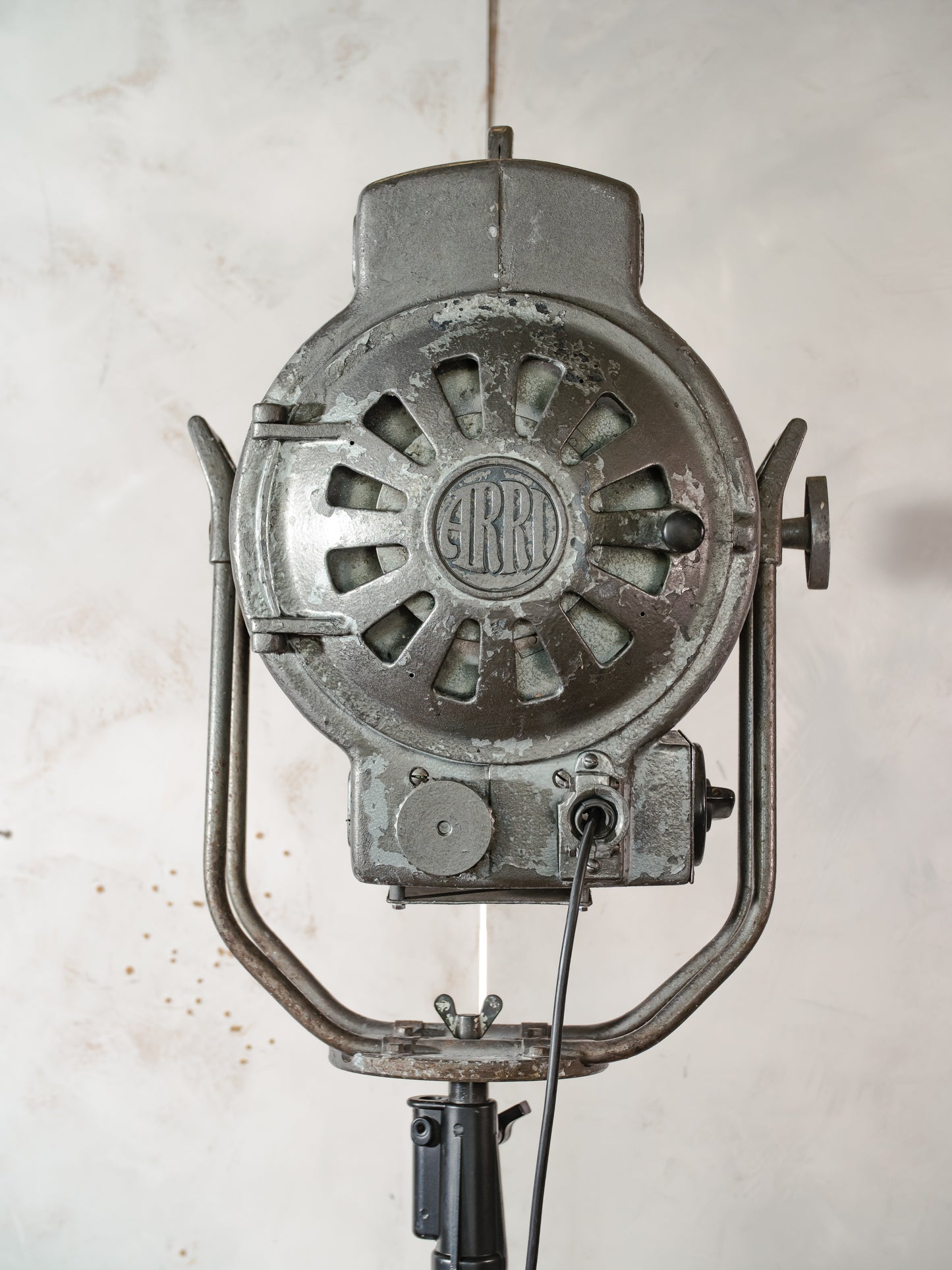 Vintage ARRI 2KW Arnold & Richter Cinema Spotlight Floor Lamp: Hollywood Theater Lighting, Patina