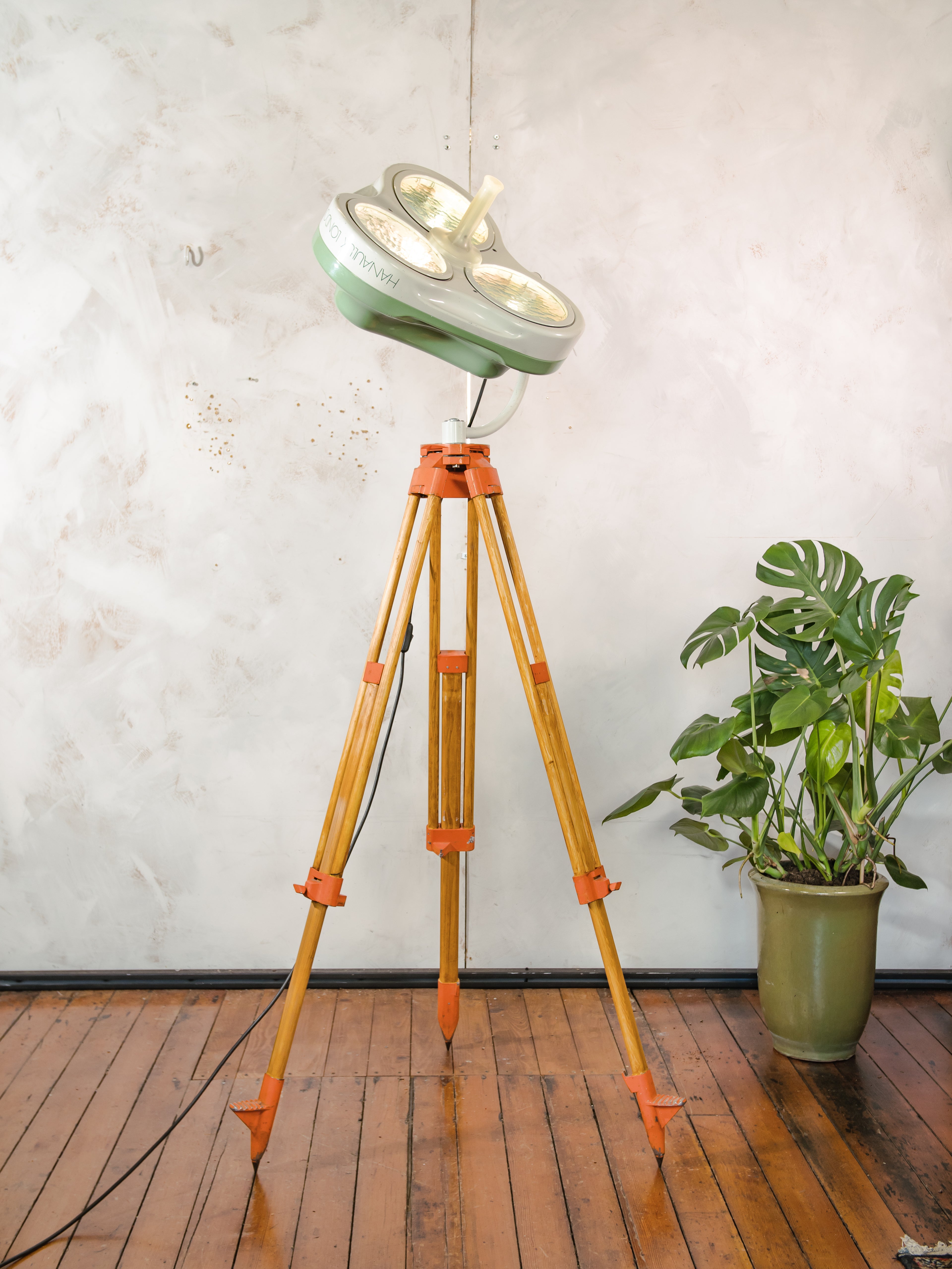 White & Green Retro Medical Spotlight Floor Lamp by Heraeus Hanaulux, Upcycled Hospital History on wooden Surveyors Tripod
