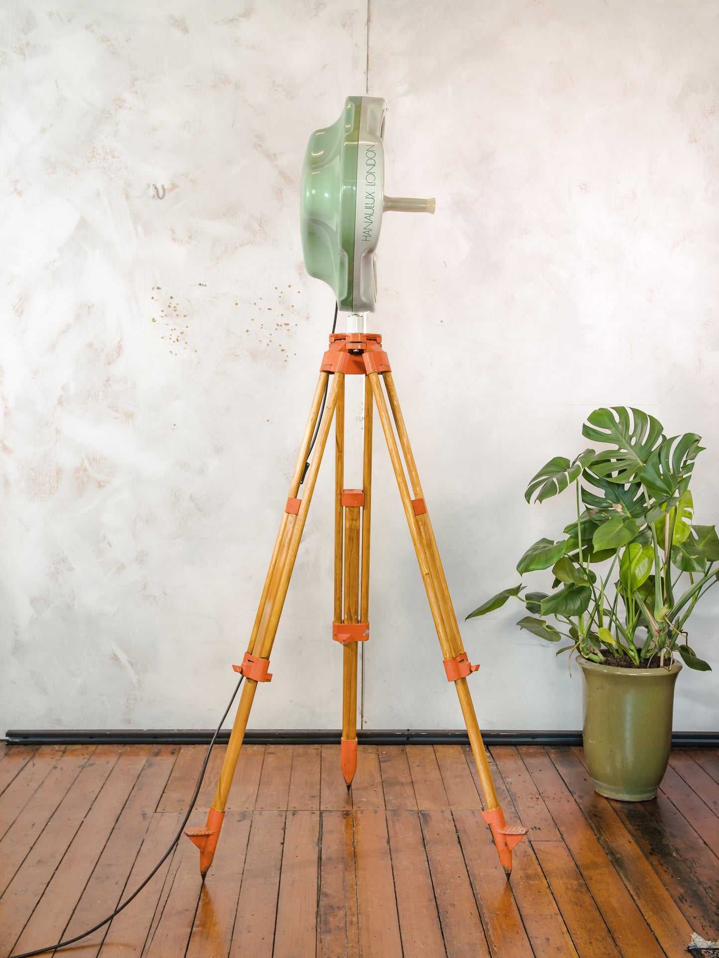 White & Green Retro Medical Spotlight Floor Lamp by Heraeus Hanaulux, Upcycled Hospital History on wooden Surveyors Tripod