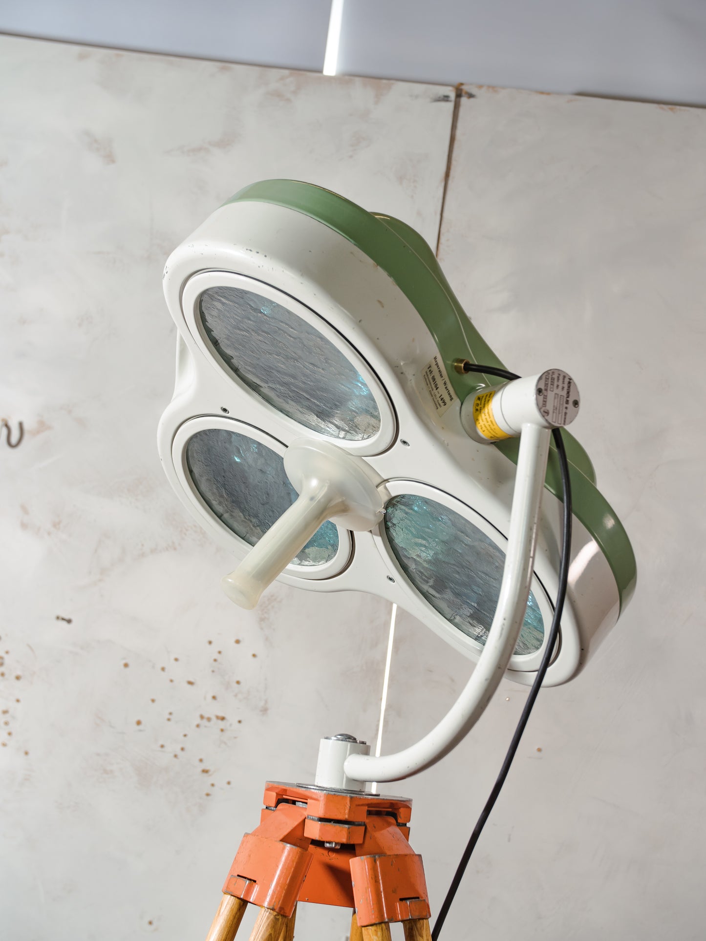 White & Green Retro Medical Spotlight Floor Lamp by Heraeus Hanaulux, Upcycled Hospital History on wooden Surveyors Tripod
