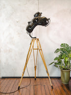 Schaduwloze staande lamp met 4 standen, chirurgische lamp, gerecyclede industriële spot op houten statief, retro medische statement verlichting voor loft en studio
