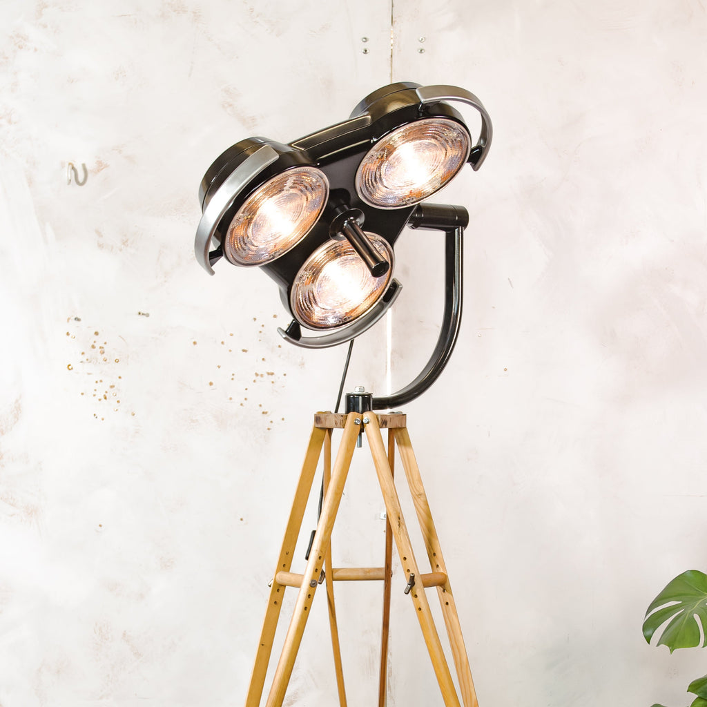 Shadowless 3-Way Hospital Lamp Floor Light, Upcycled Industrial Spotlight on Wooden Tripod, Retro Surgery Statement Lighting Loft & Studio