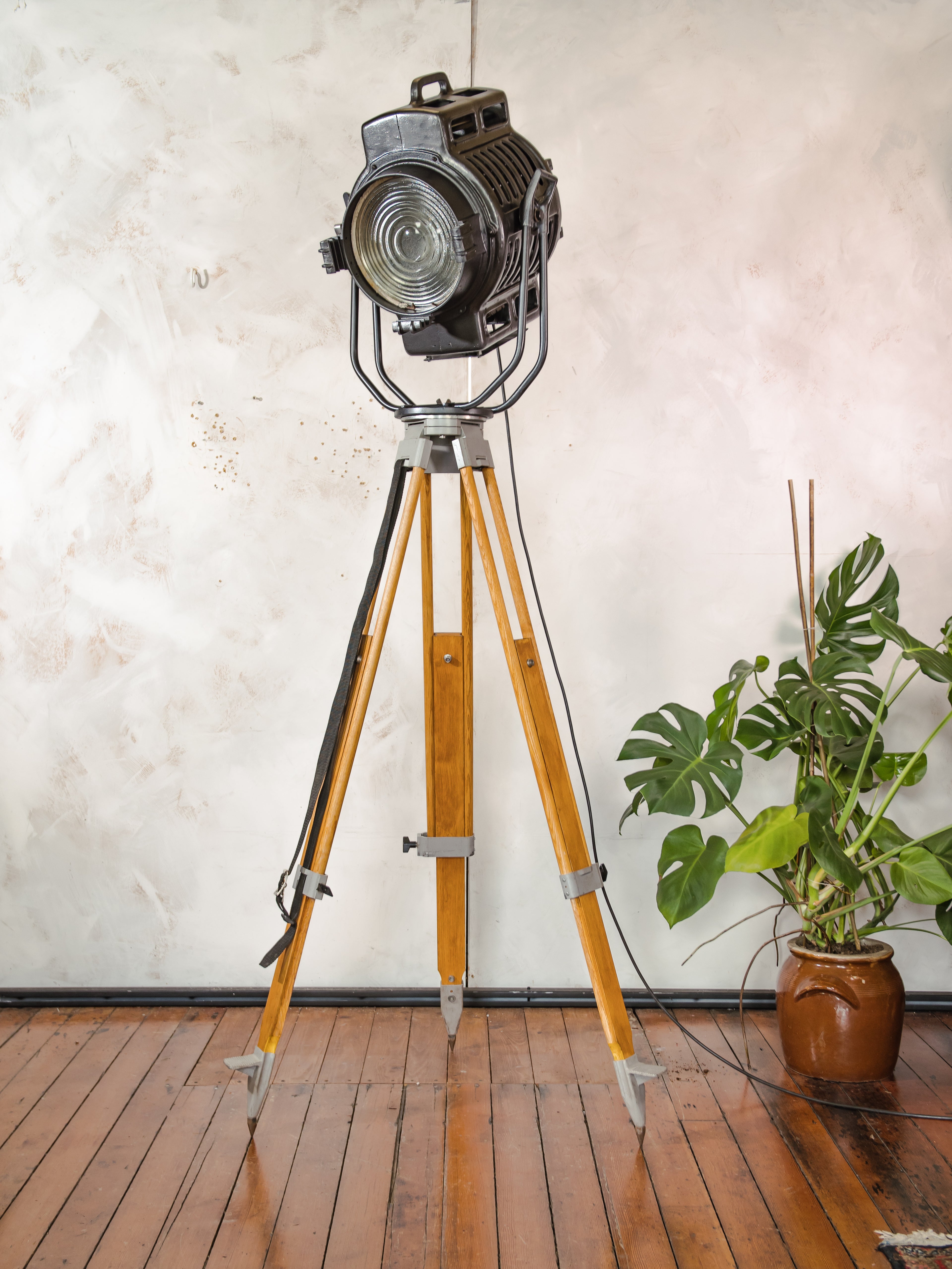 Vintage 1950s ARRI Arnold & Richter 2KW Movie Spotlight on Wooden Tripod, Industrial Hollywood Theater Floor Lamp, Fresnel stage lighting