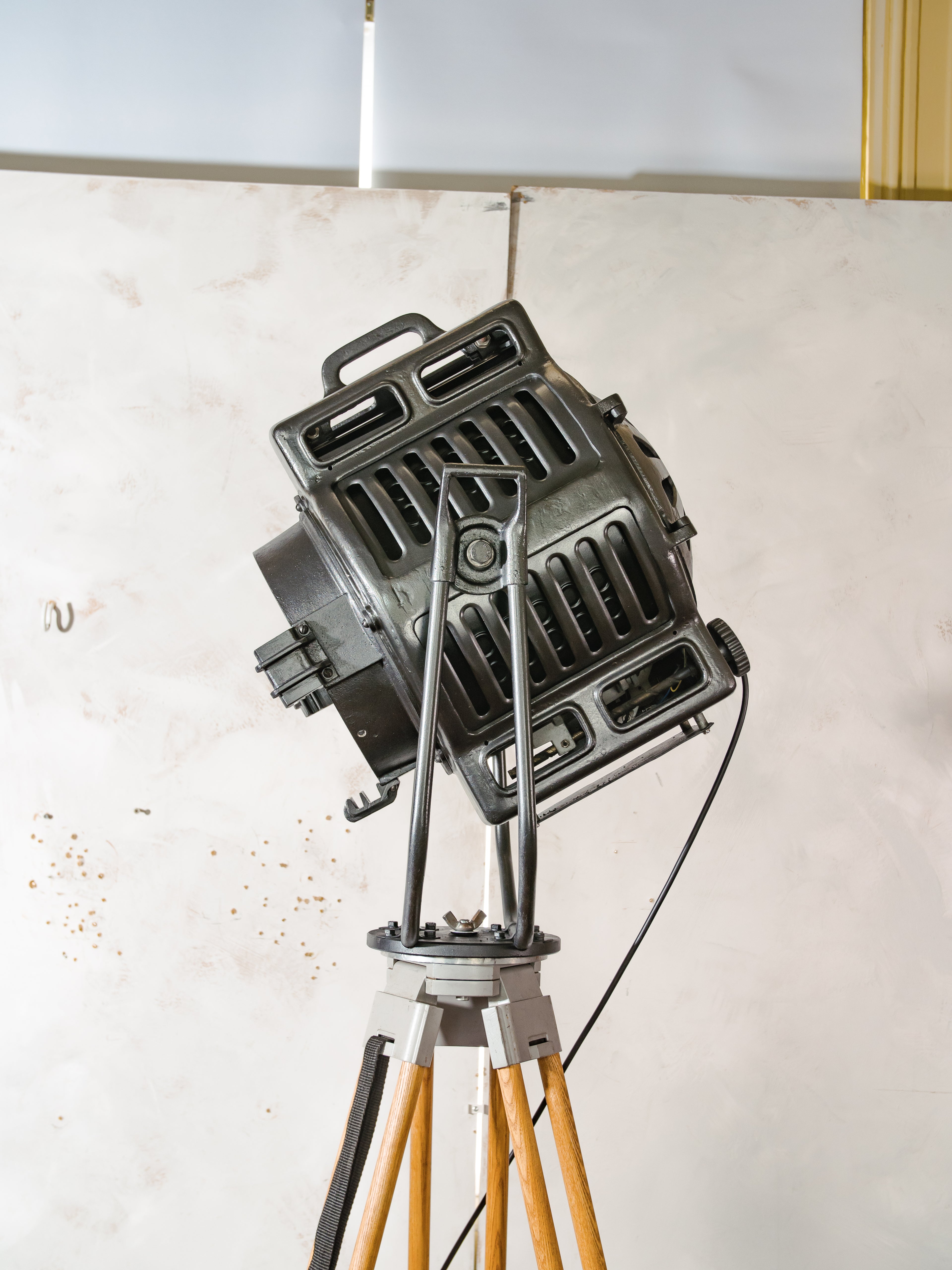 Vintage 1950s ARRI Arnold & Richter 2KW Movie Spotlight on Wooden Tripod, Industrial Hollywood Theater Floor Lamp, Fresnel stage lighting
