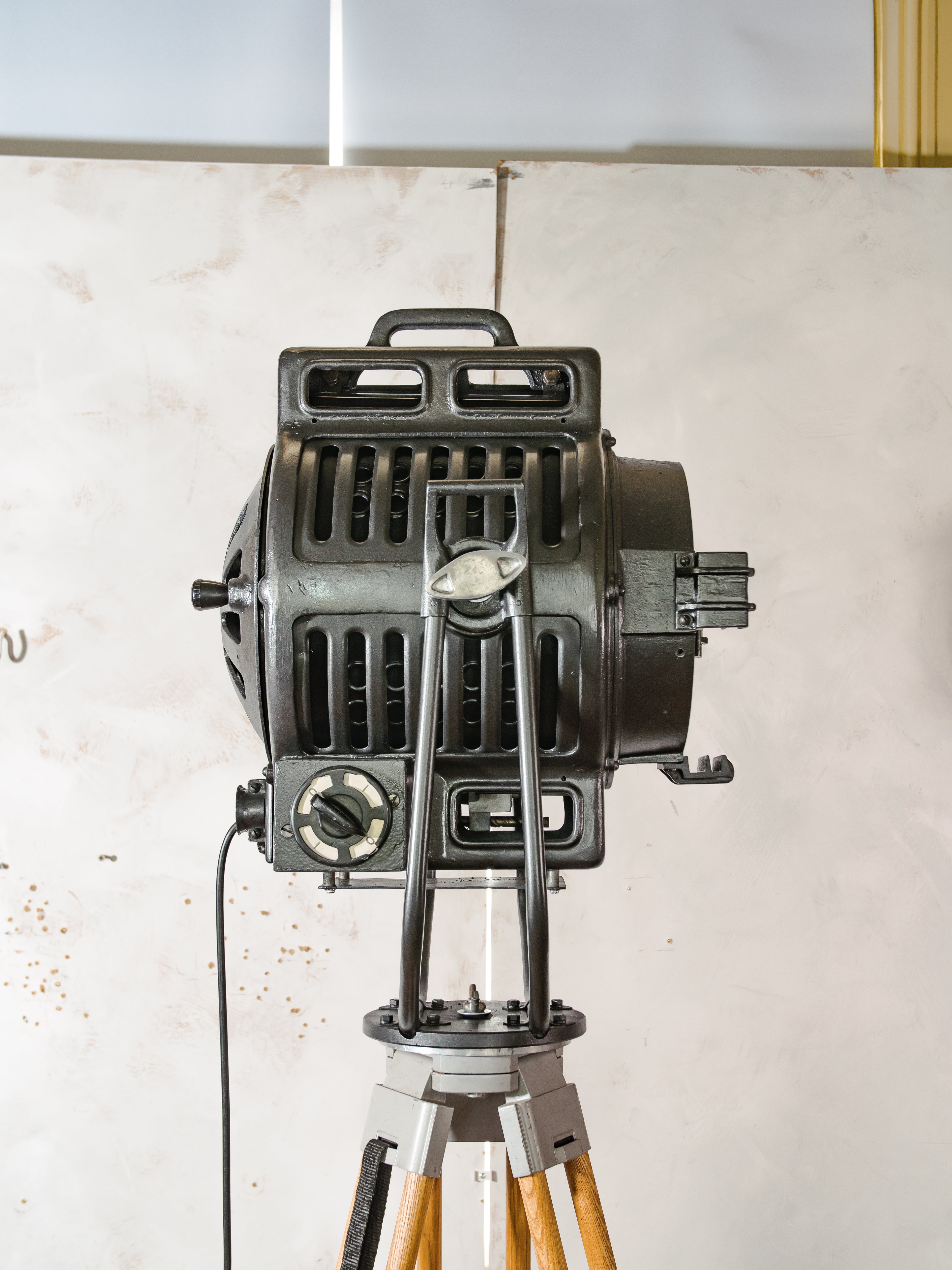 Vintage 1950s ARRI Arnold & Richter 2KW Movie Spotlight on Wooden Tripod, Industrial Hollywood Theater Floor Lamp, Fresnel stage lighting