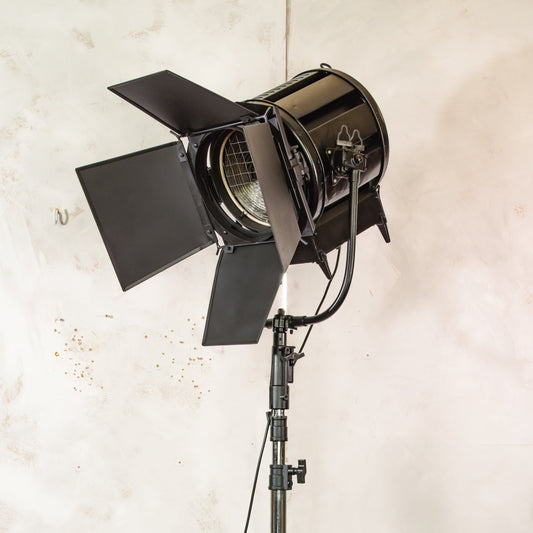 Vintage Berkey Italia Film Spotlight vloerlamp op industrieel statief | Hollywood Studio Light | Cinematographer Decor