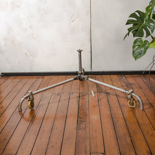 Vintage Berlebach DDR Studio Tripod Dolly Rolling Stand op wielen, statief wagen, Jaren 70-80 UNI 800 | Industriële fotografie en filmapparatuur