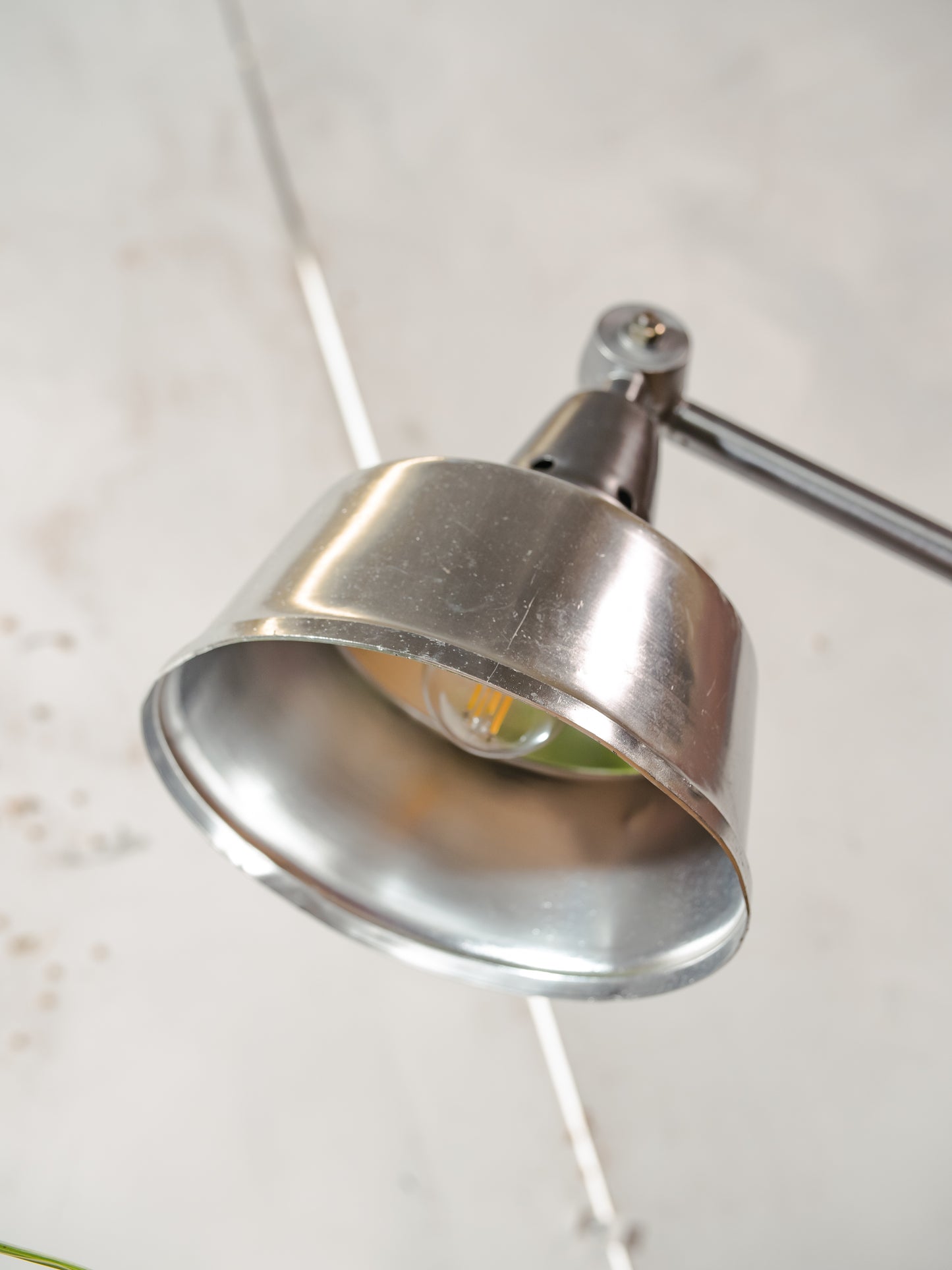 Midgard R1 lamp met 2 armen uit de jaren 50, gerestaureerde gepolijste Bauhaus bureaulamp, Duitse designverlichting, aluminium kap, Curt Fischer-ontwerp