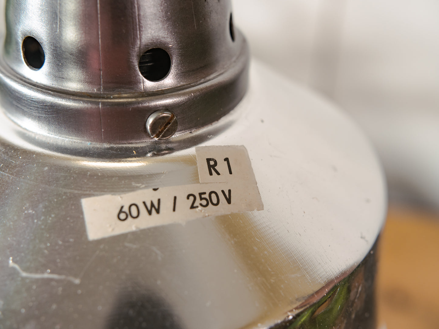 Midgard R1 lamp met 2 armen uit de jaren 50, gerestaureerde gepolijste Bauhaus bureaulamp, Duitse designverlichting, aluminium kap, Curt Fischer-ontwerp