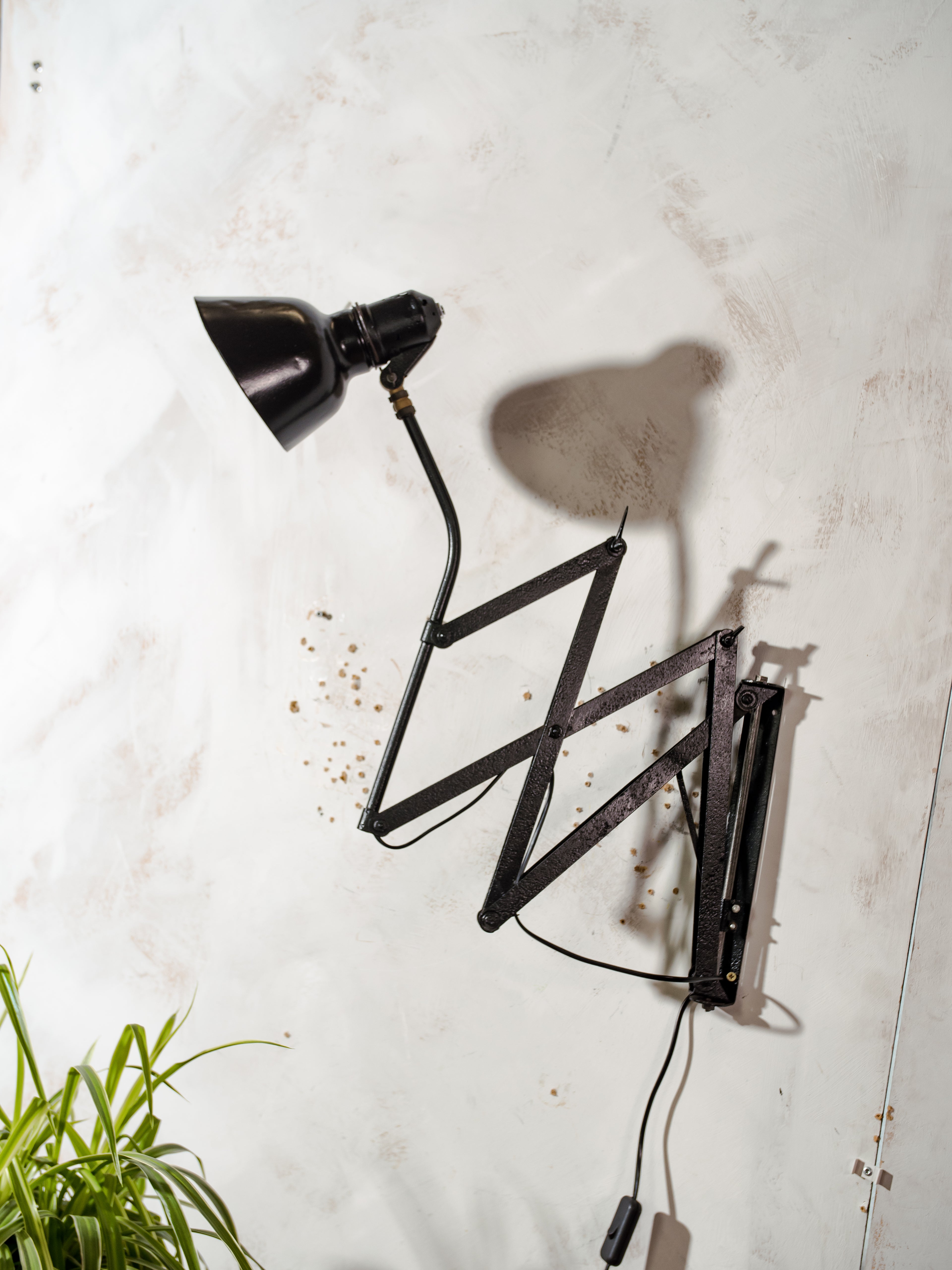 Early 1930s SIS Frankfurt XXL Scissor Lamp, Antique Adjustable Black renovated Bauhaus Wall lighting