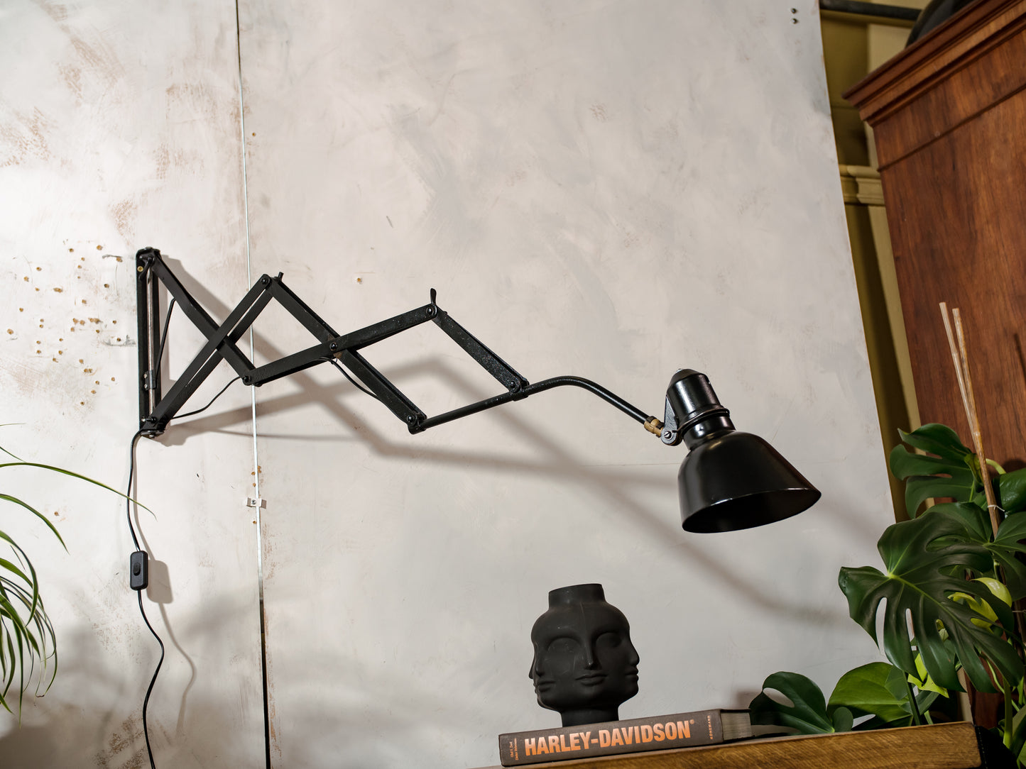 SIS Frankfurt XXL schaarlamp uit de vroege jaren 30, antieke verstelbare zwarte gerenoveerde Bauhaus wandverlichting
