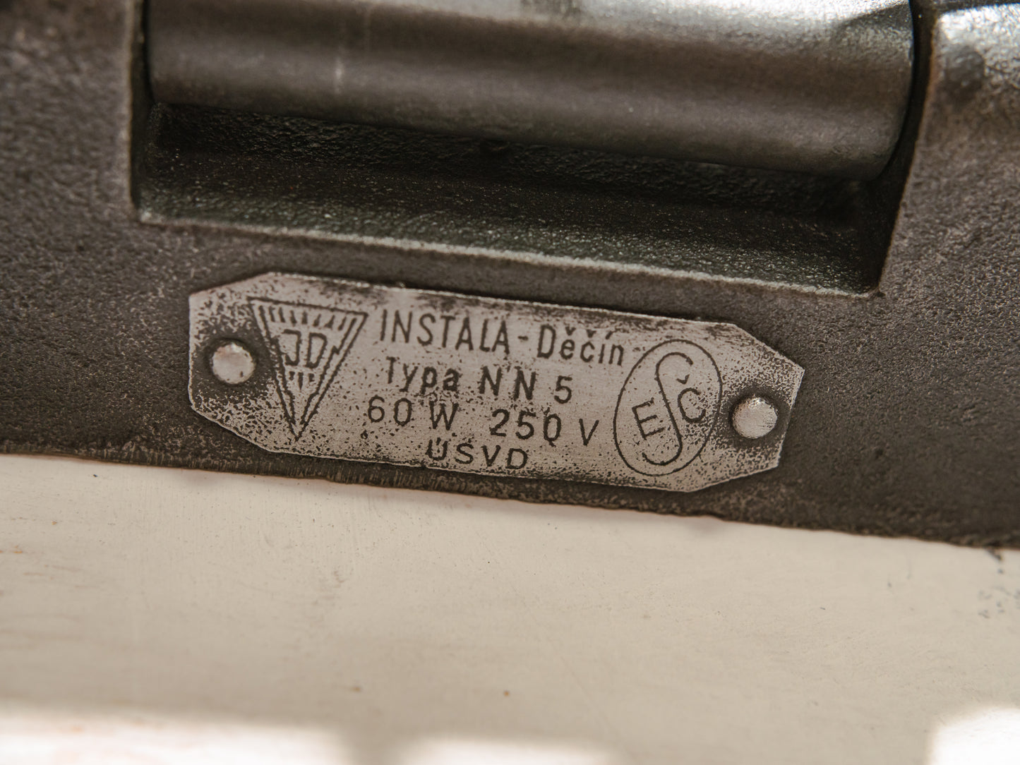 Vintage zwarte schaarlamp met zwanenhals, jaren 60 wandverlichting van Elektroinstala Decín, industriële uitschuifbare accordeon lamp