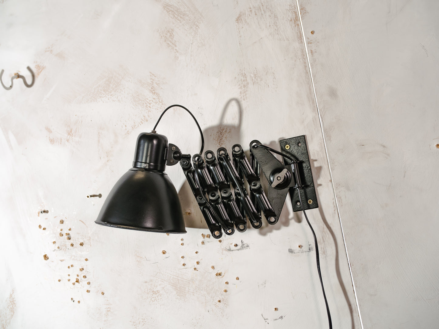Reif Dresden schaarlamp uit de jaren 40, gerenoveerde Bauhaus design wandlamp, zwarte industriële verstelbare lamp met bakelieten kap, zeldzame vintage verlichting