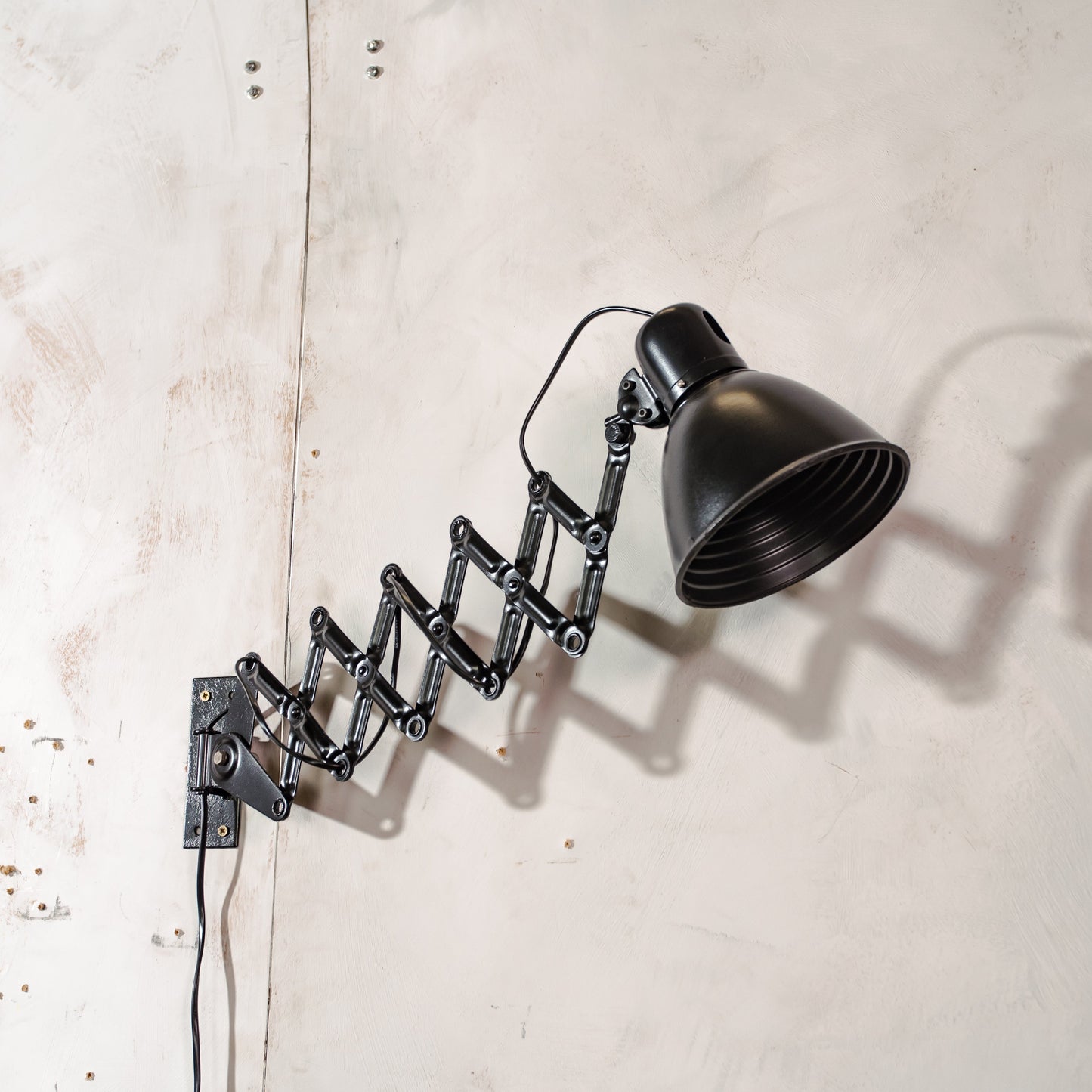 Reif Dresden schaarlamp uit de jaren 40, gerenoveerde Bauhaus design wandlamp, zwarte industriële verstelbare lamp met bakelieten kap, zeldzame vintage verlichting