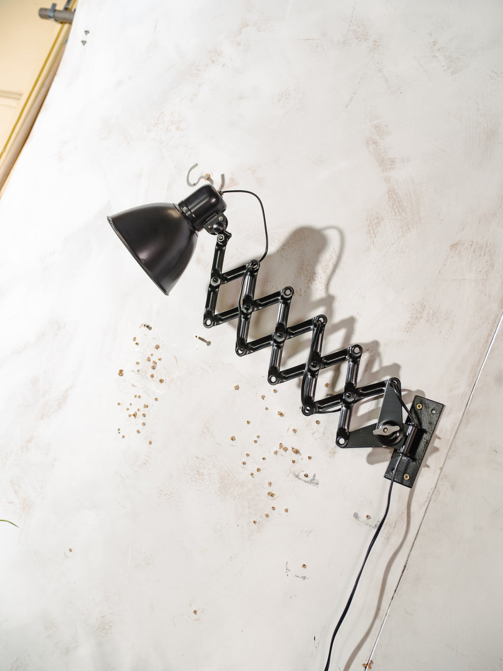 Reif Dresden schaarlamp uit de jaren 40, gerenoveerde Bauhaus design wandlamp, zwarte industriële verstelbare lamp met bakelieten kap, zeldzame vintage verlichting