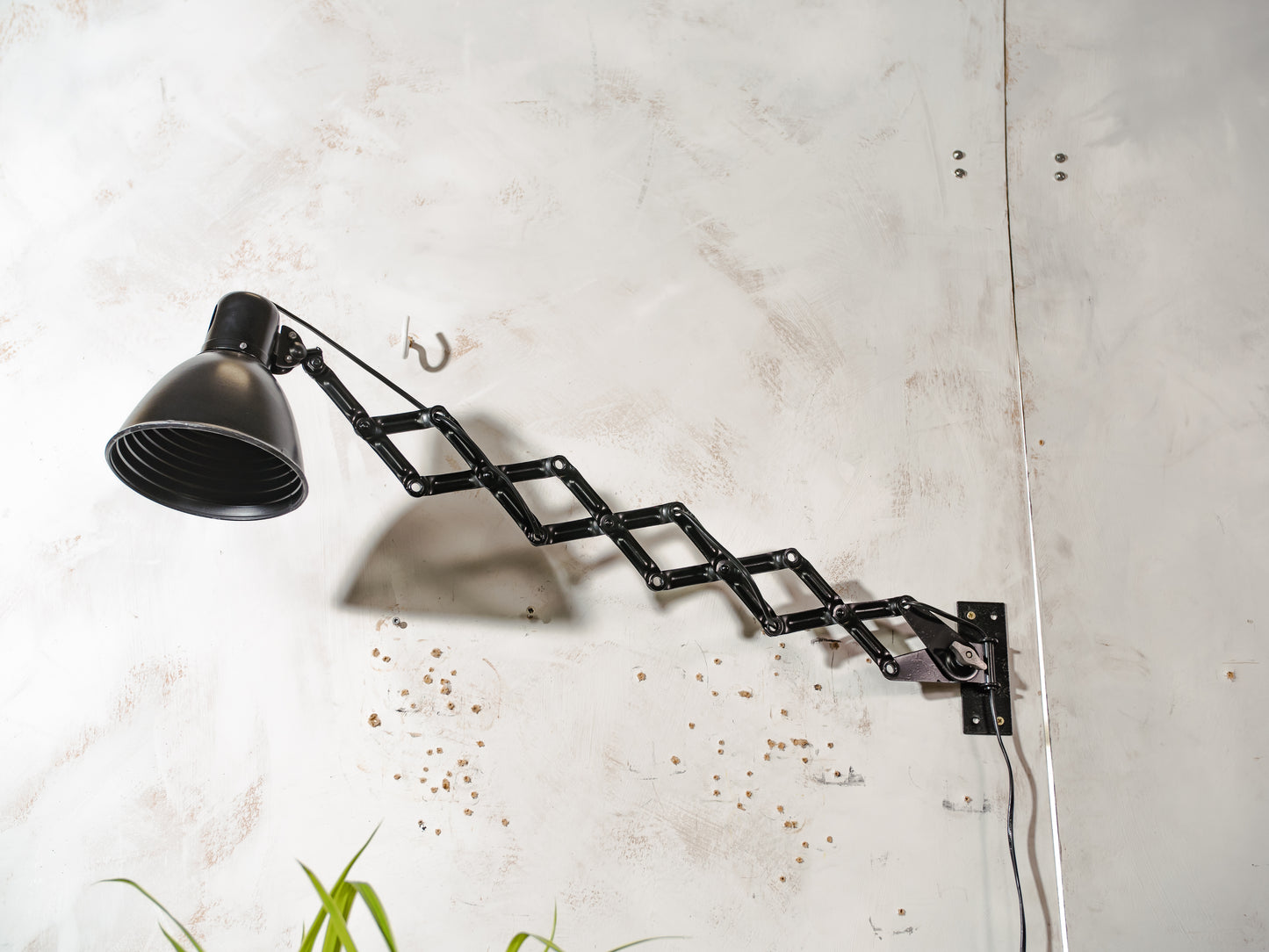 Reif Dresden schaarlamp uit de jaren 40, gerenoveerde Bauhaus design wandlamp, zwarte industriële verstelbare lamp met bakelieten kap, zeldzame vintage verlichting