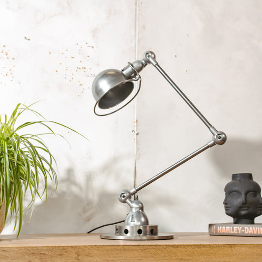 Gepolijste Jieldé 2 arm Franse werkplaats lamp uit de jaren 50 op remschijf, Jielde lamp, vintage designer bureaulamp gemaakt door Jean Louis Domecq