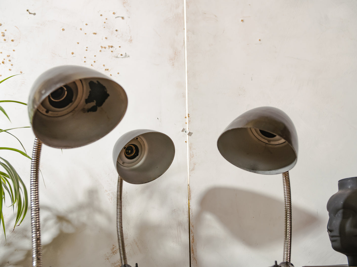 Vintage Eric Kirkman Cole bakelieten lamp, model 11105, Bauhaus bureaulamp uit de jaren 50, verstelbare zwanenhals tafel, designverlichting