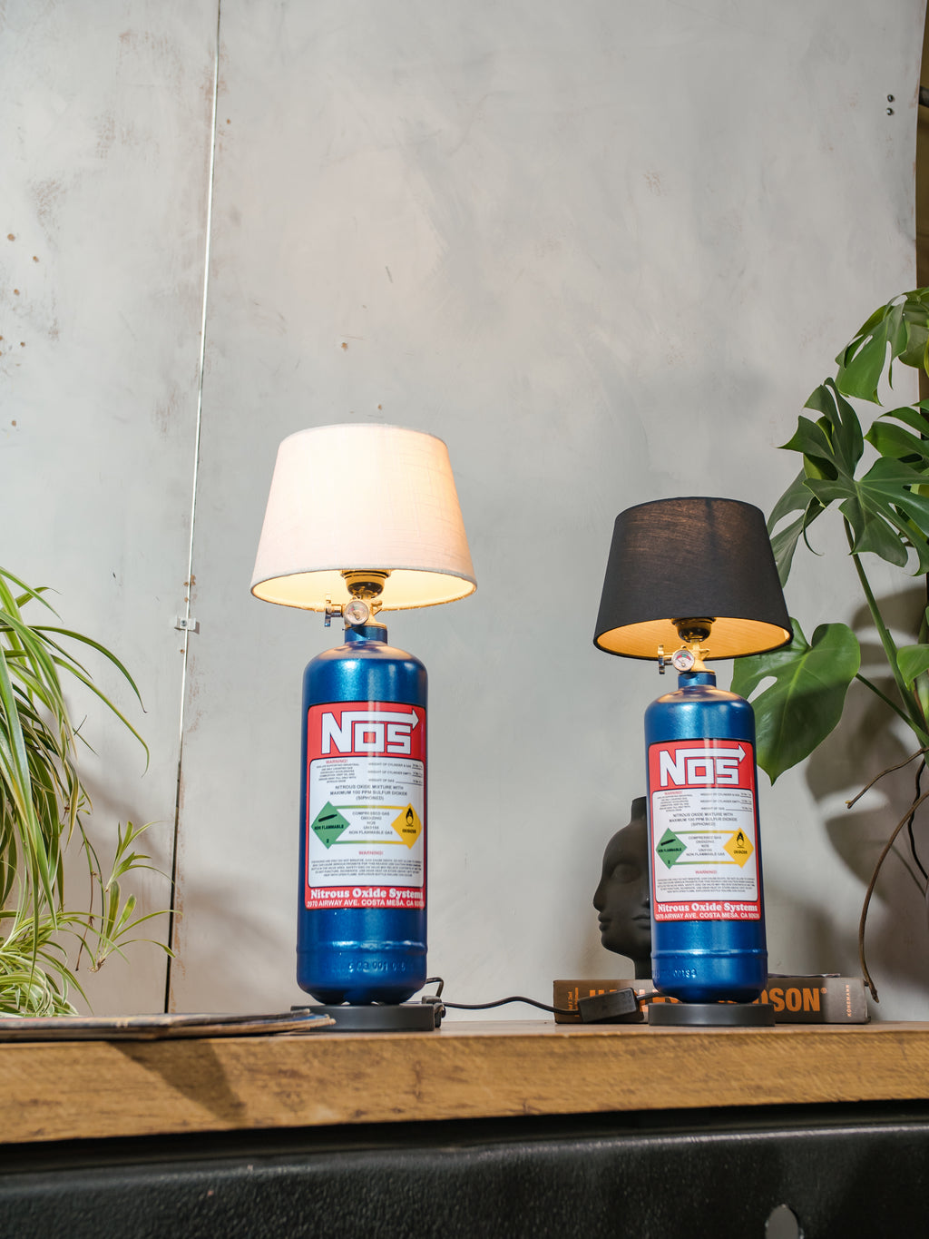 NOS Nitrous metalen bureaulamp van een lachgasfles, geïnspireerd op straatraces, upcycled auto-tuninglamp, cadeau voor autoliefhebbers, decoratie in de mancave