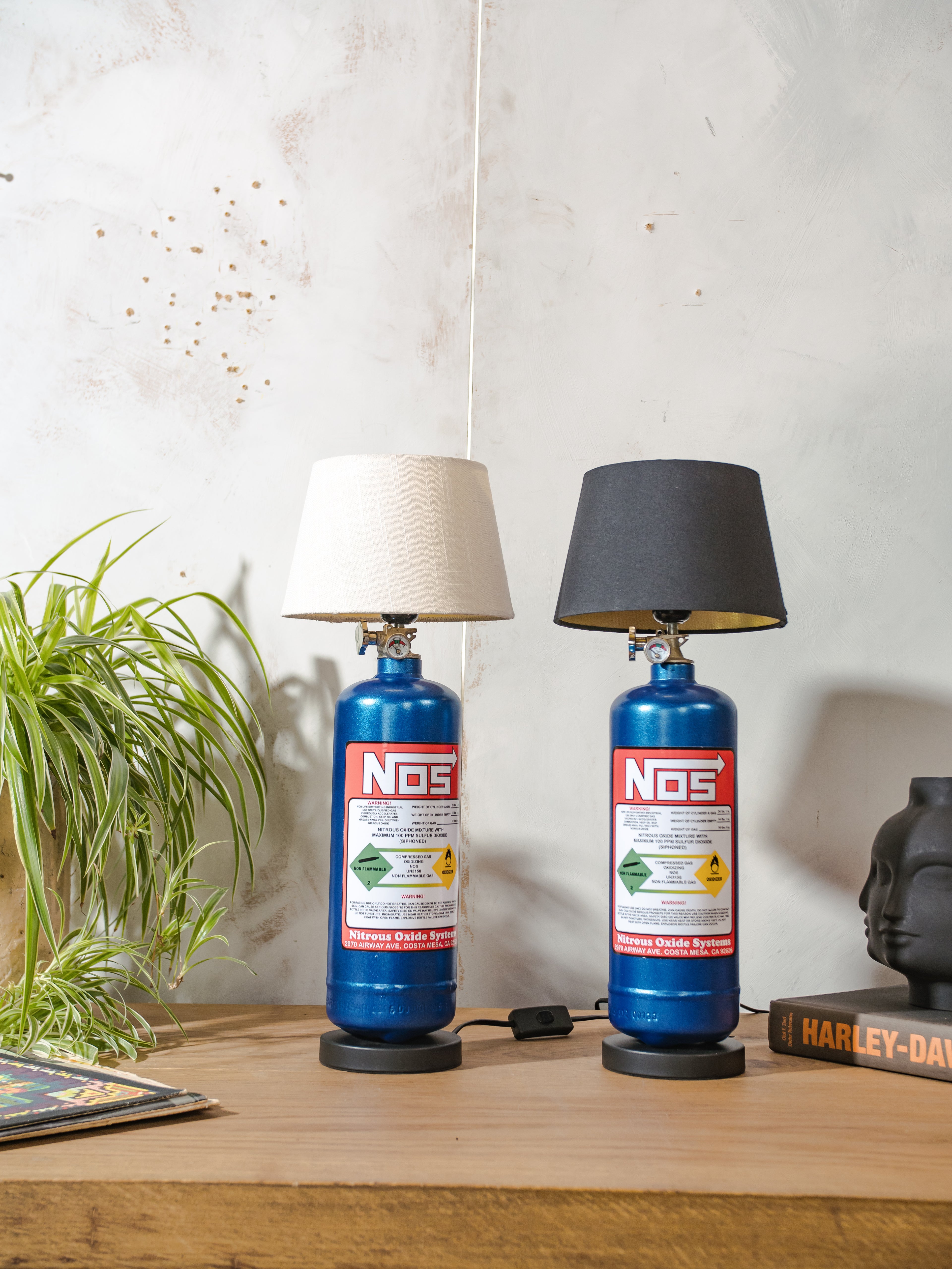 NOS Nitrous metalen bureaulamp van een lachgasfles, geïnspireerd op straatraces, upcycled auto-tuninglamp, cadeau voor autoliefhebbers, decoratie in de mancave