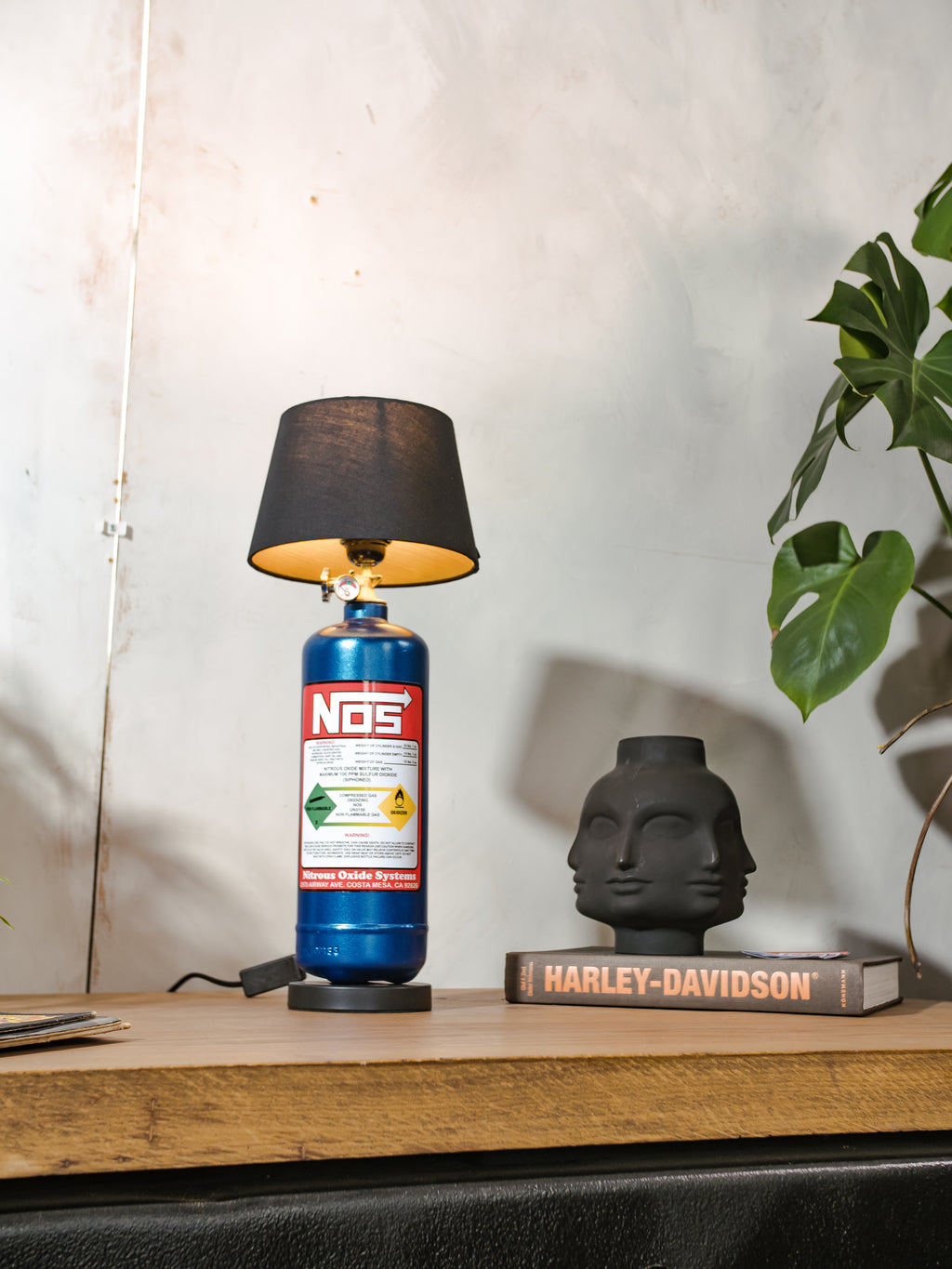 NOS Nitrous metalen bureaulamp van een lachgasfles, geïnspireerd op straatraces, upcycled auto-tuninglamp, cadeau voor autoliefhebbers, decoratie in de mancave