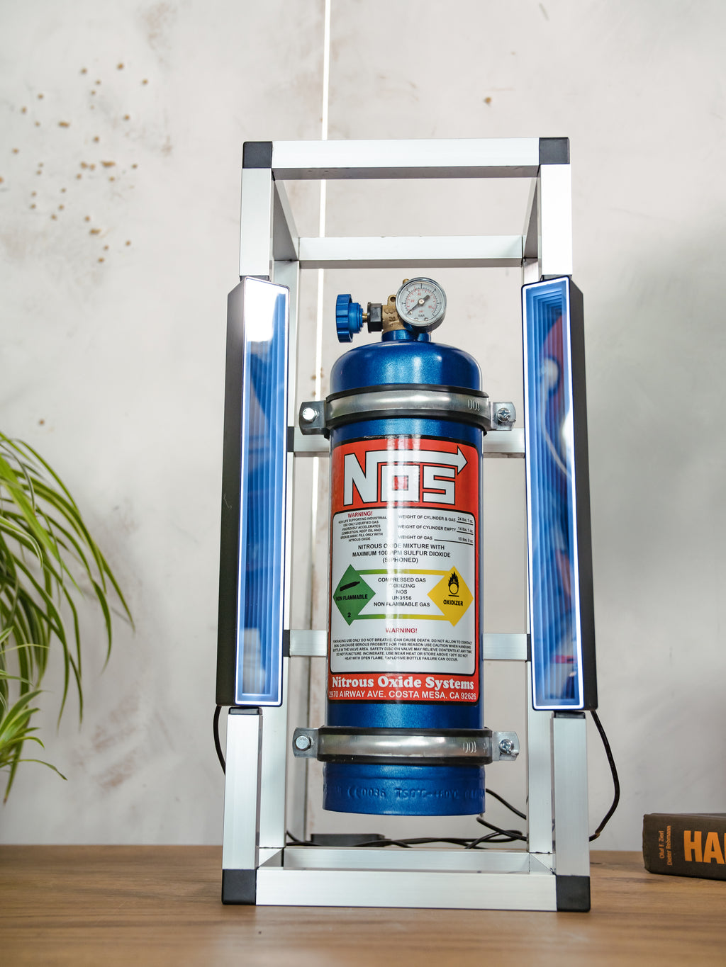 NOS Nitrous Box Cage Lamp, Upcycled Brandblusser Lamp, Wand- of Tafellamp met LED-lichtbalken & Afstandsbediening | Racedecoratie voor Autoliefhebbers