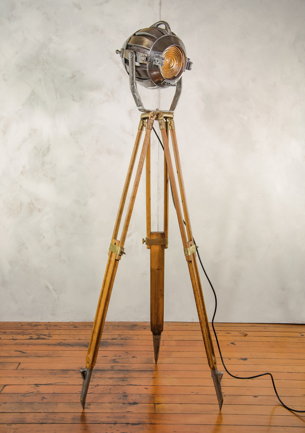 1930s Hewitt Universal Antique Hollywood Film Spotlight Floor Lamp Wooden Surveyors Tripod, Polished Theatre Projector, Collectors Item