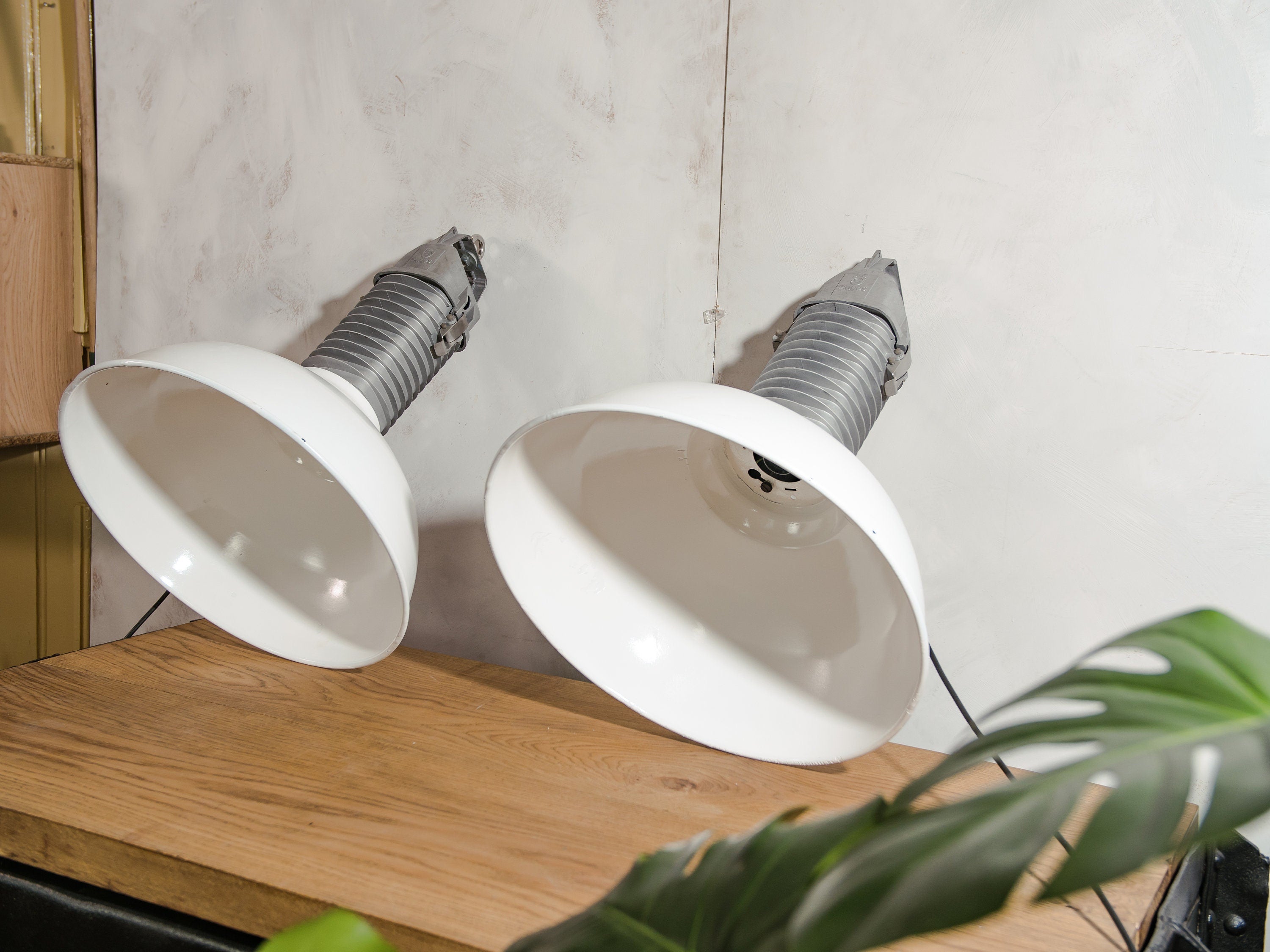 Witte upcycled Philips HDK 250 emaille hanglamp uit de jaren 50, fabriekslamp, hangende schuurlamp voor in de keuken, industriële verlichting voor in de keuken