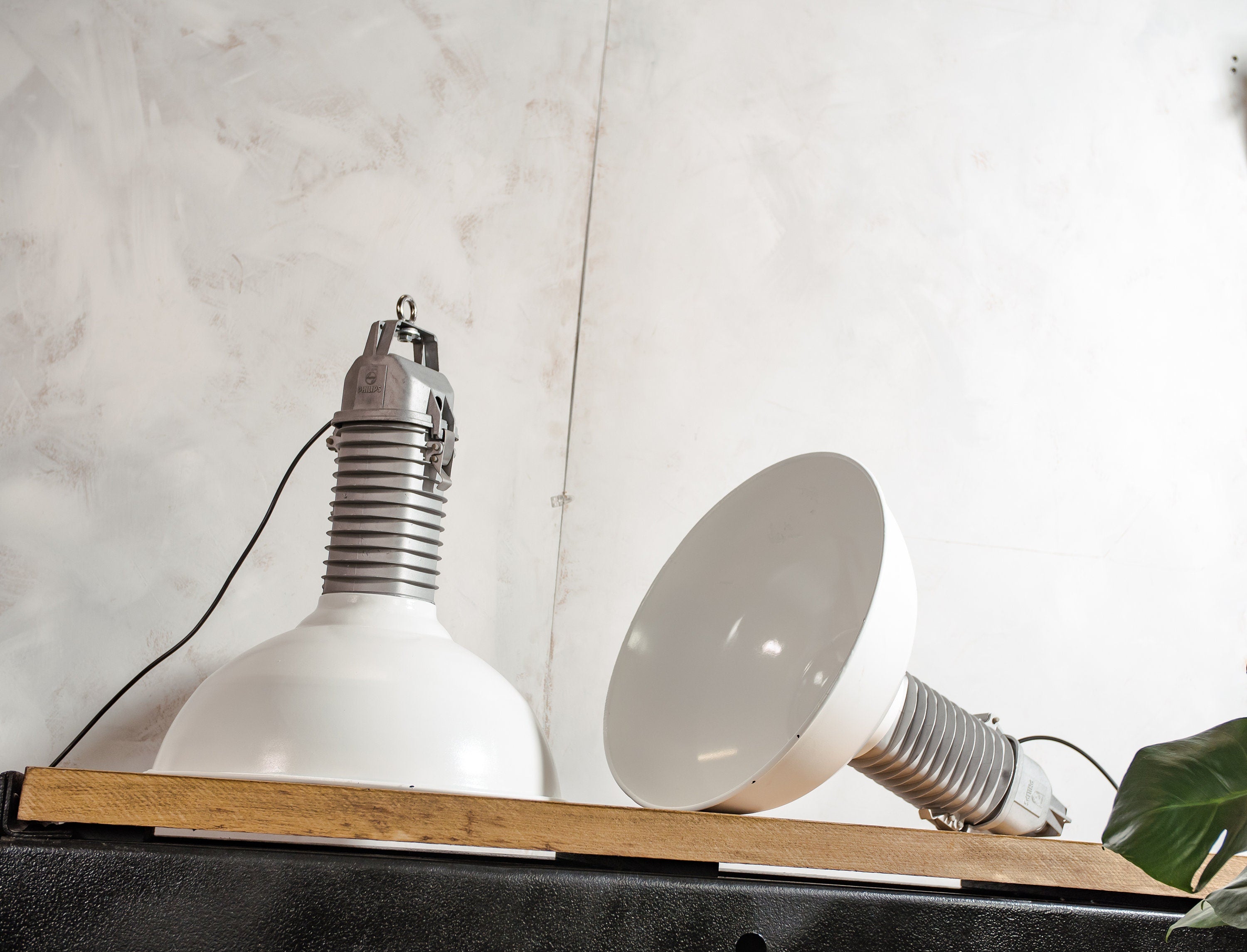 Witte upcycled Philips HDK 250 emaille hanglamp uit de jaren 50, fabriekslamp, hangende schuurlamp voor in de keuken, industriële verlichting voor in de keuken