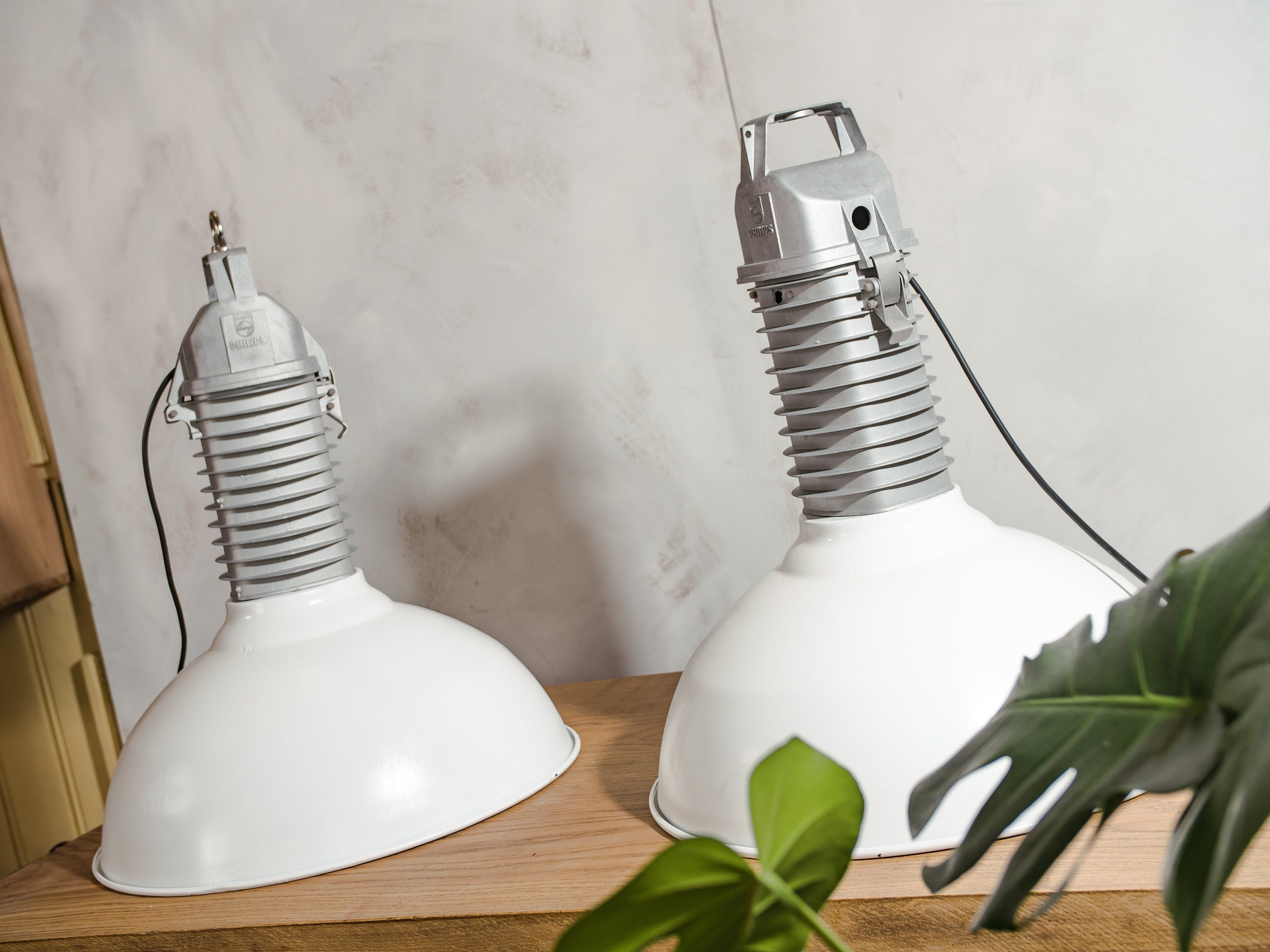 Witte upcycled Philips HDK 250 emaille hanglamp uit de jaren 50, fabriekslamp, hangende schuurlamp voor in de keuken, industriële verlichting voor in de keuken