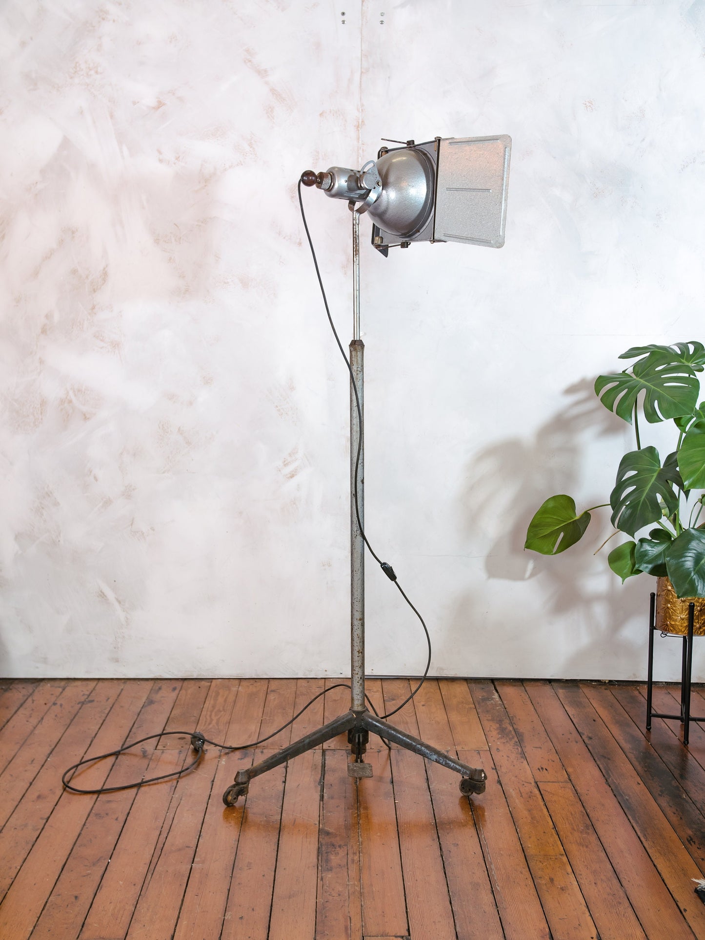 Retro Industriële Studio Verlichting Staande lamp met Barndeuren | Oude Fotografie Spotlight op Stalen Rollende Lampstandaard, Art Deco