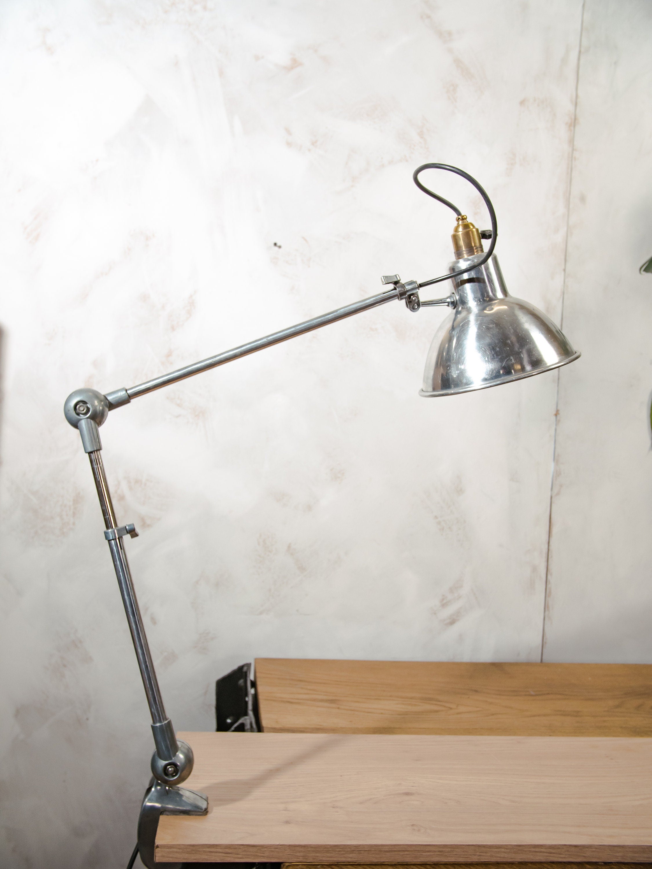 1950s Industrial Lumina Breveté with Jéher Shade,Vintage 2 arm Articulated Workshop light made in France | Retro table clamp desk lamp