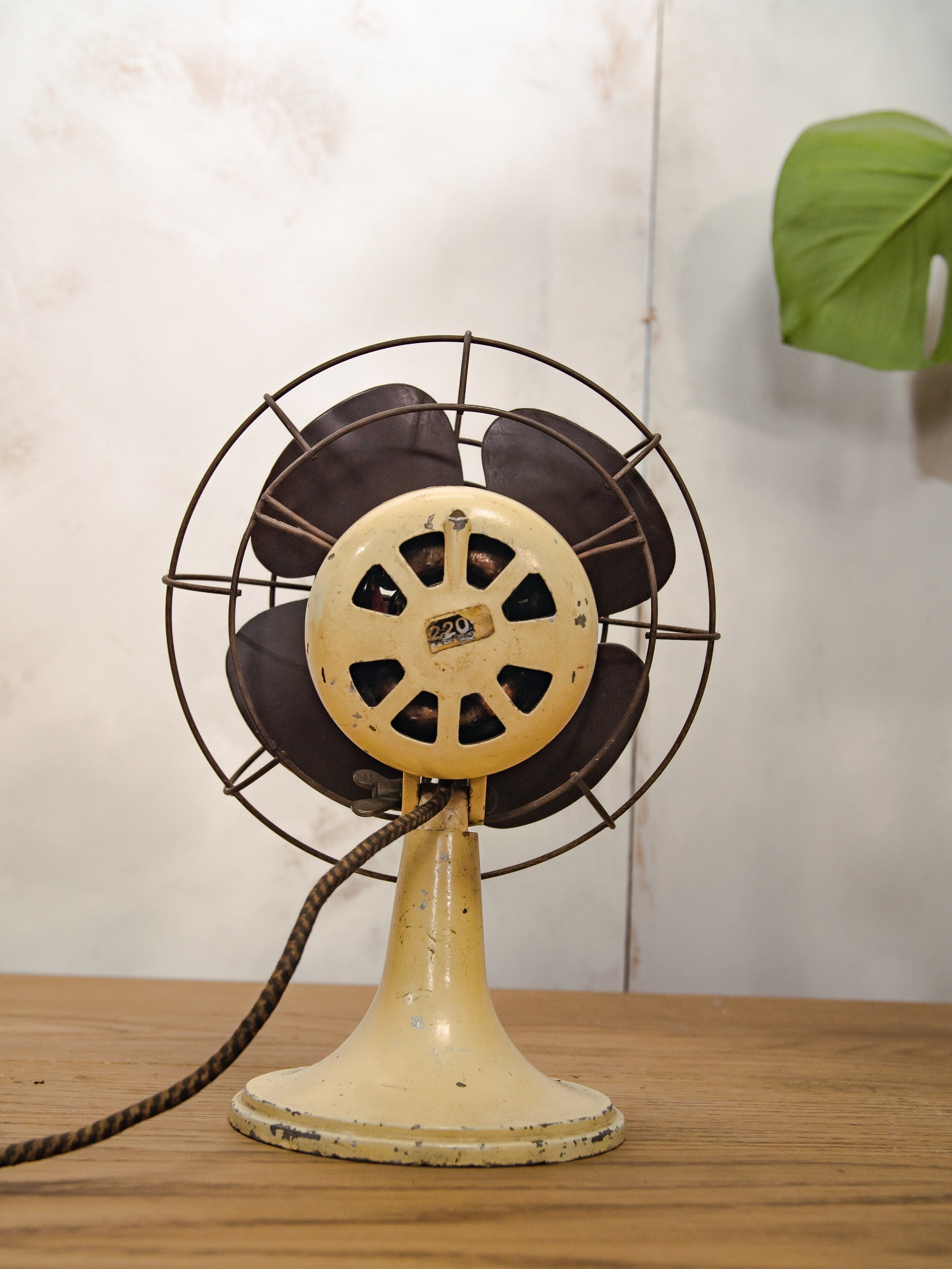 Vintage Franse Etoile-ventilator uit de jaren 50 | Kleine luchtverfrisser Bakeliet 4-bladsblazer, midden vorige eeuw