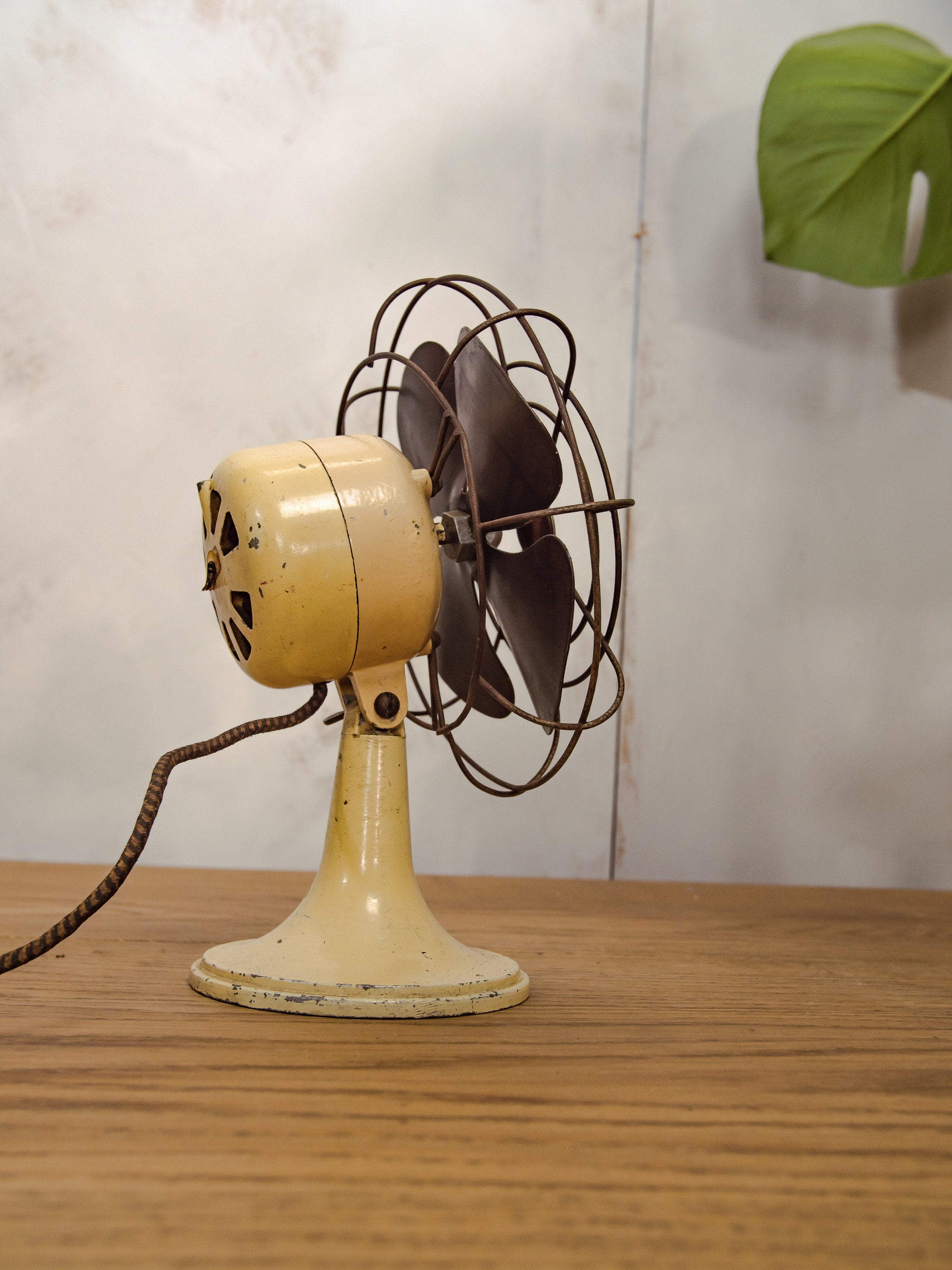 Vintage Franse Etoile-ventilator uit de jaren 50 | Kleine luchtverfrisser Bakeliet 4-bladsblazer, midden vorige eeuw