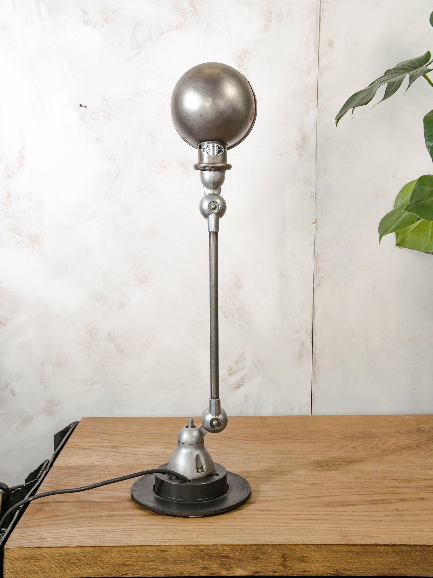 Jielde Lamp Lyon, Gray 1950s 1 Arm Workshop light, Classic Jieldé on Brake disc, Industrial Designer Desk Lighting made by Jean Louis Domecq