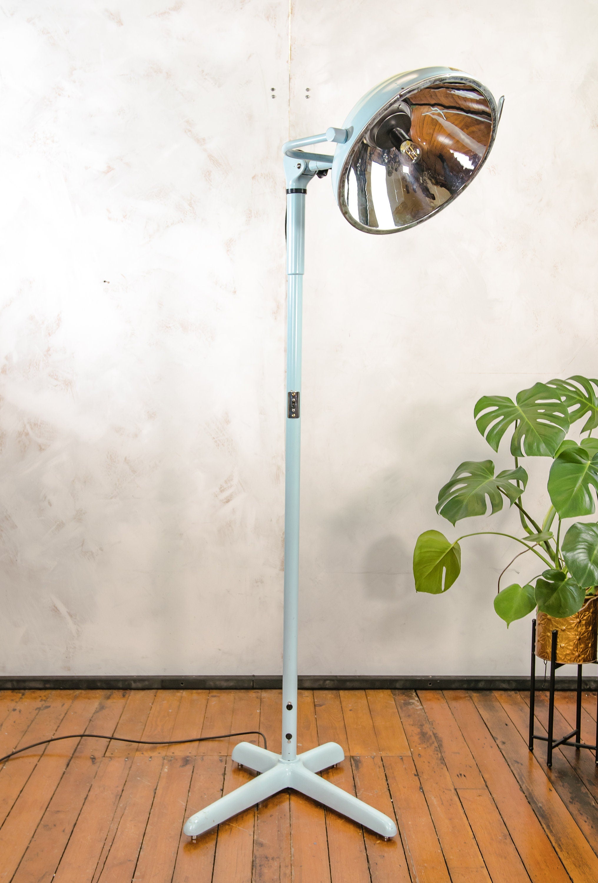 Vintage operatielamp van Chromophare uit de jaren 50, Retro blauwe leeslamp, medische lamp, chirurgische spot, Scialytique verlichting upcycled