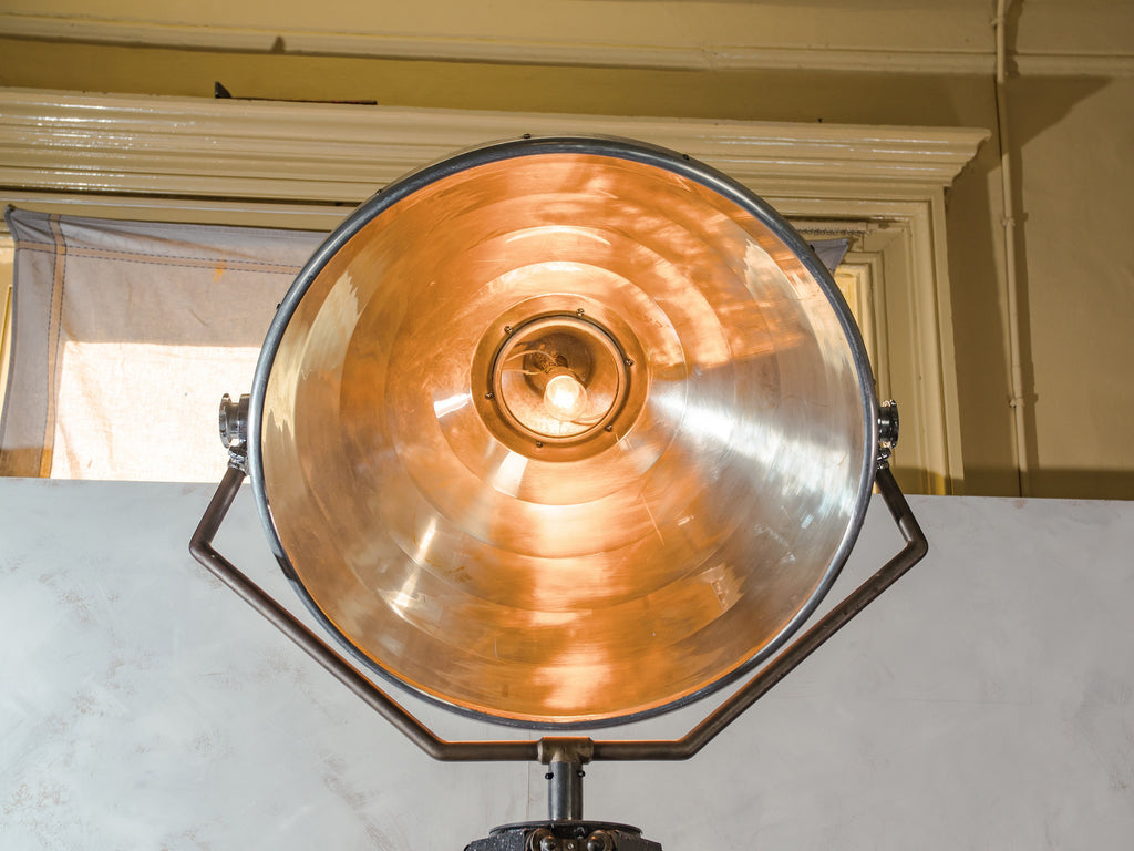 Grote vintage operatielamp op groot houten verstelbaar statief, unieke upcycled operatielamp, medische industriële vloerlamp uit de jaren 50