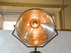 Grote vintage operatielamp op groot houten verstelbaar statief, unieke upcycled operatielamp, medische industriële vloerlamp uit de jaren 50