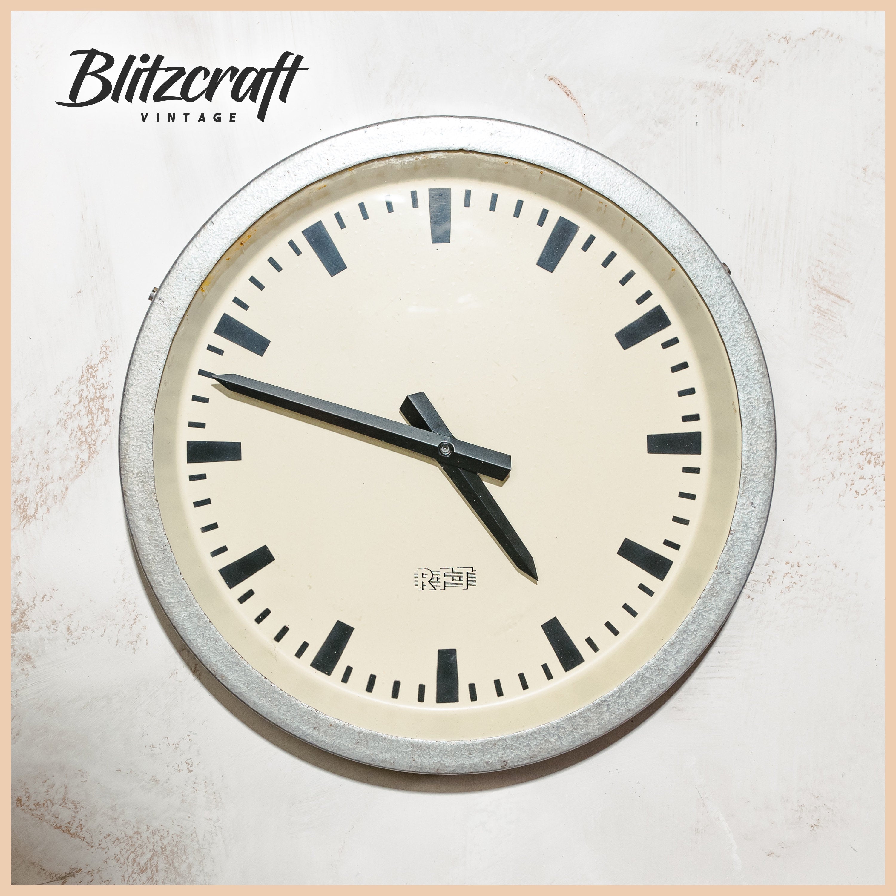 Industrial German 1960s Factory Clock by RFT, Gray workshop Quartz Timepiece, Made by Rundfunk und Fernmelde Technik