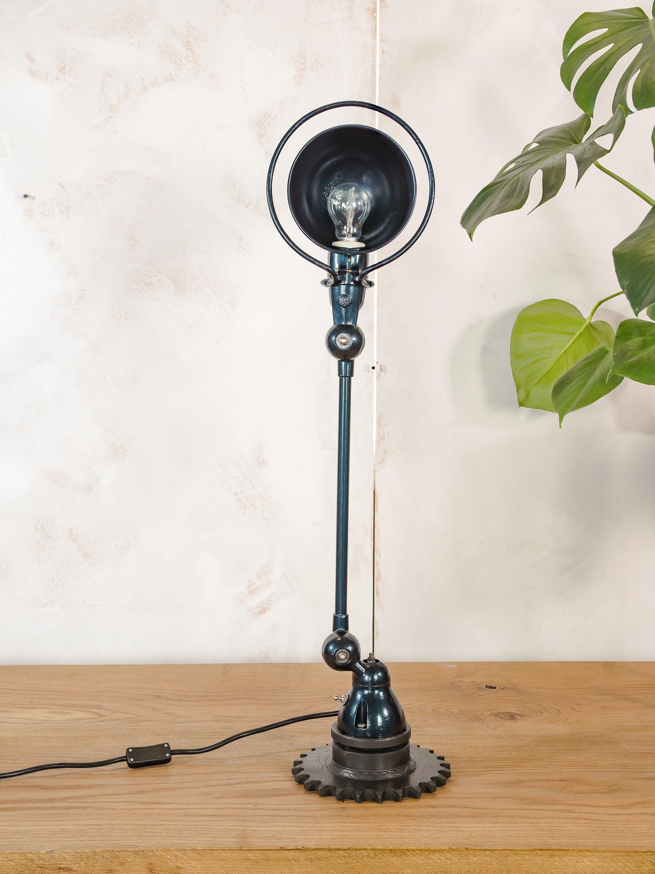 Vintage Jielde 1-armige werkplaatslamp uit de jaren 50, antieke blauwe bureaulamp, Jieldé Franse designverlichting, moderne tafellamp voor op kantoor uit het midden van de eeuw