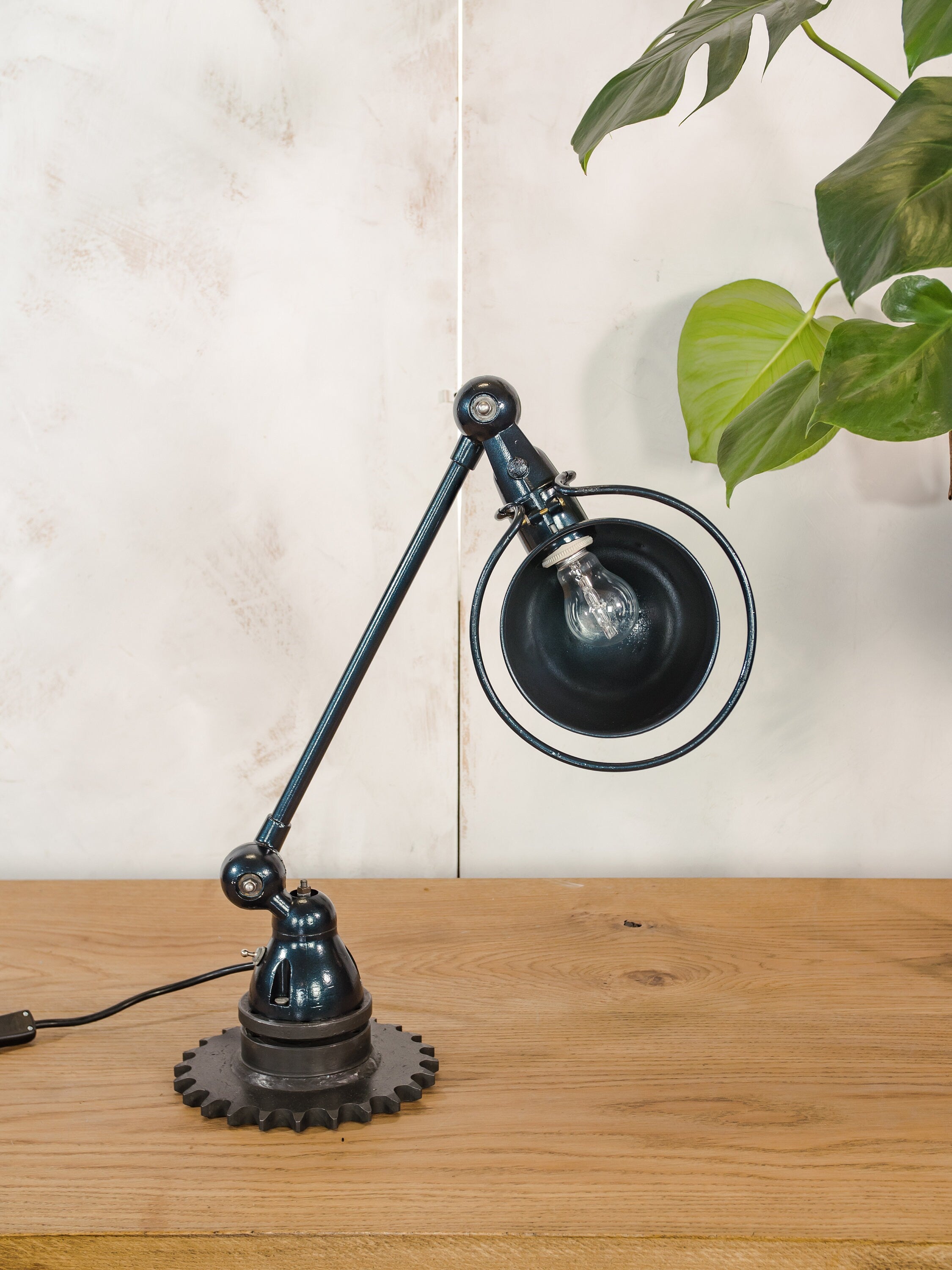 Vintage Jielde 1-armige werkplaatslamp uit de jaren 50, antieke blauwe bureaulamp, Jieldé Franse designverlichting, moderne tafellamp voor op kantoor uit het midden van de eeuw
