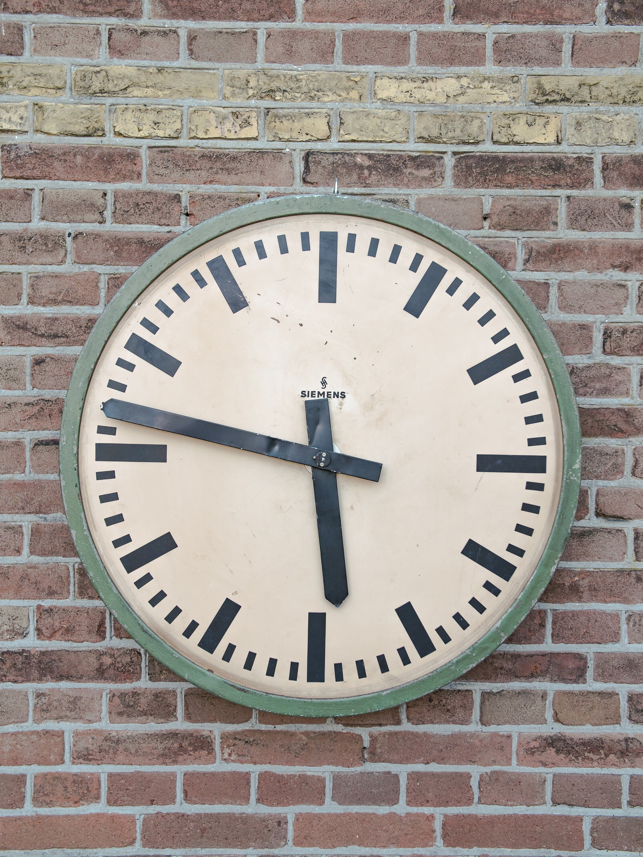 Large Siemens Station Clock 1920s, Industrial 75 CM diameter Railway Wall clock, Vintage green round Factory Timekeeper, Restaurant decor