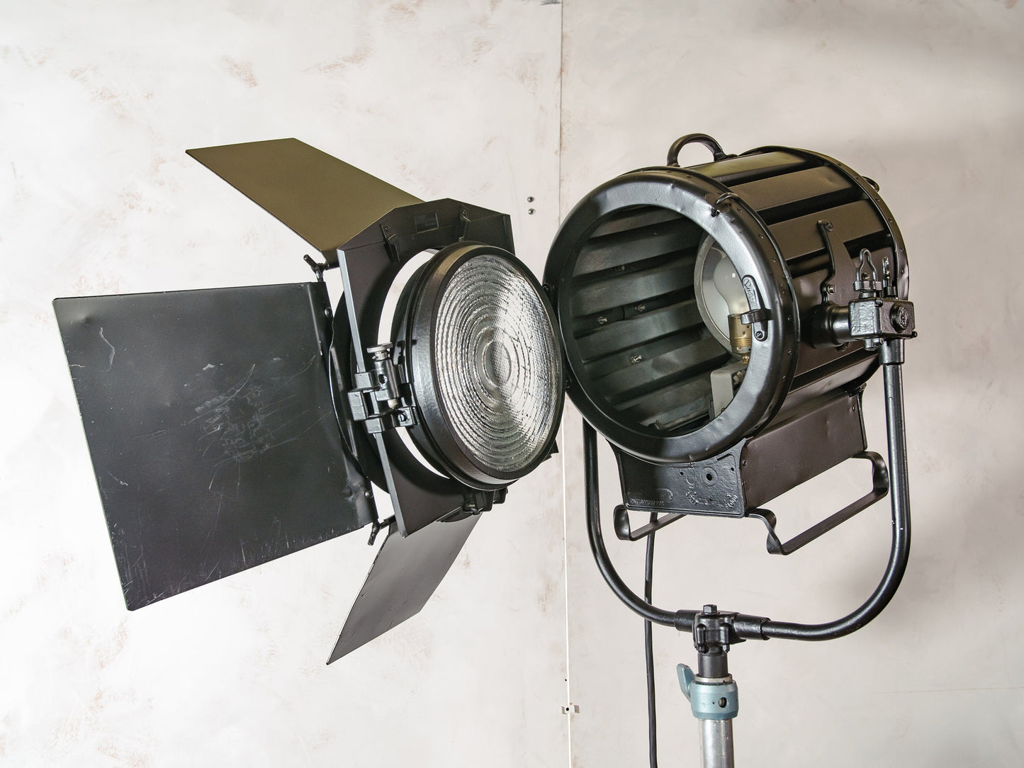 Mole Richardson England 1950s Model 560 Mid-Century design, Spotlight on a Vintage light stand, Industrial Floor lamp, Restaurant decor