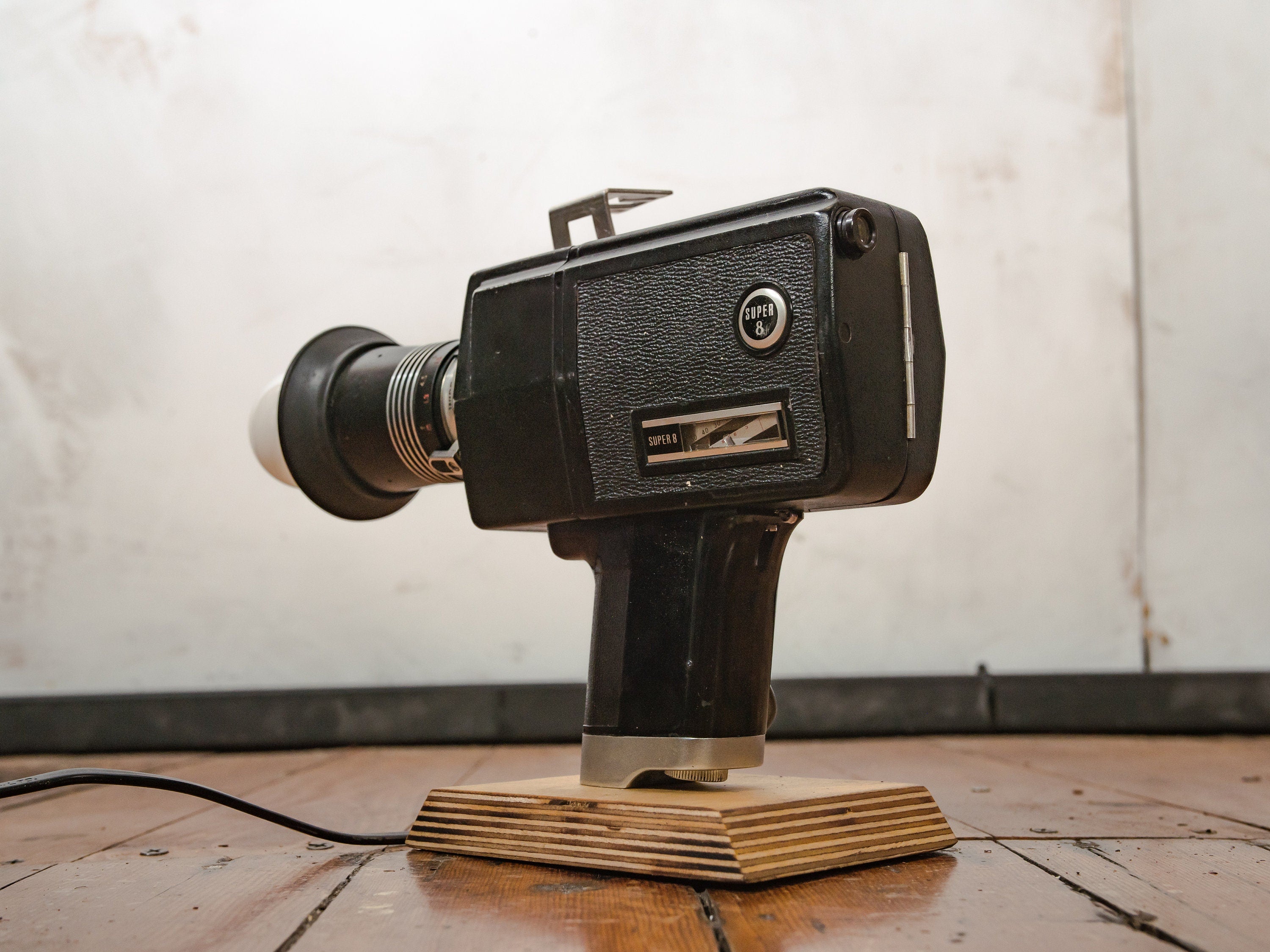 Videocamera bureaulamp, Pallas Super 8 TL-300 Super 8 filmcamera jaren 70 bureaulamp, Filmmaker nachtkastje lamp, Cinematografie tafellamp