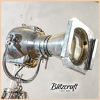 Mid-century Theaterlamp Staande lamp, Gepolijste Strand Electric Patt 23N Jaren 60 op Teakhouten Verstelbare Statief, Vintage Filmspot