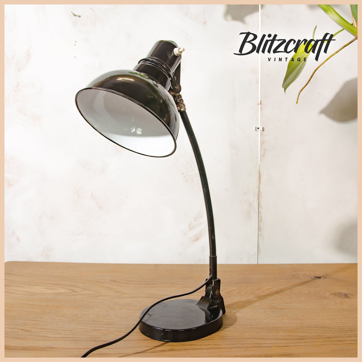 Antieke zwarte SIS tafellamp uit de jaren 40, Bauhaus zwarte vintage bureaulamp, Art Deco verlichting, verzamelobject