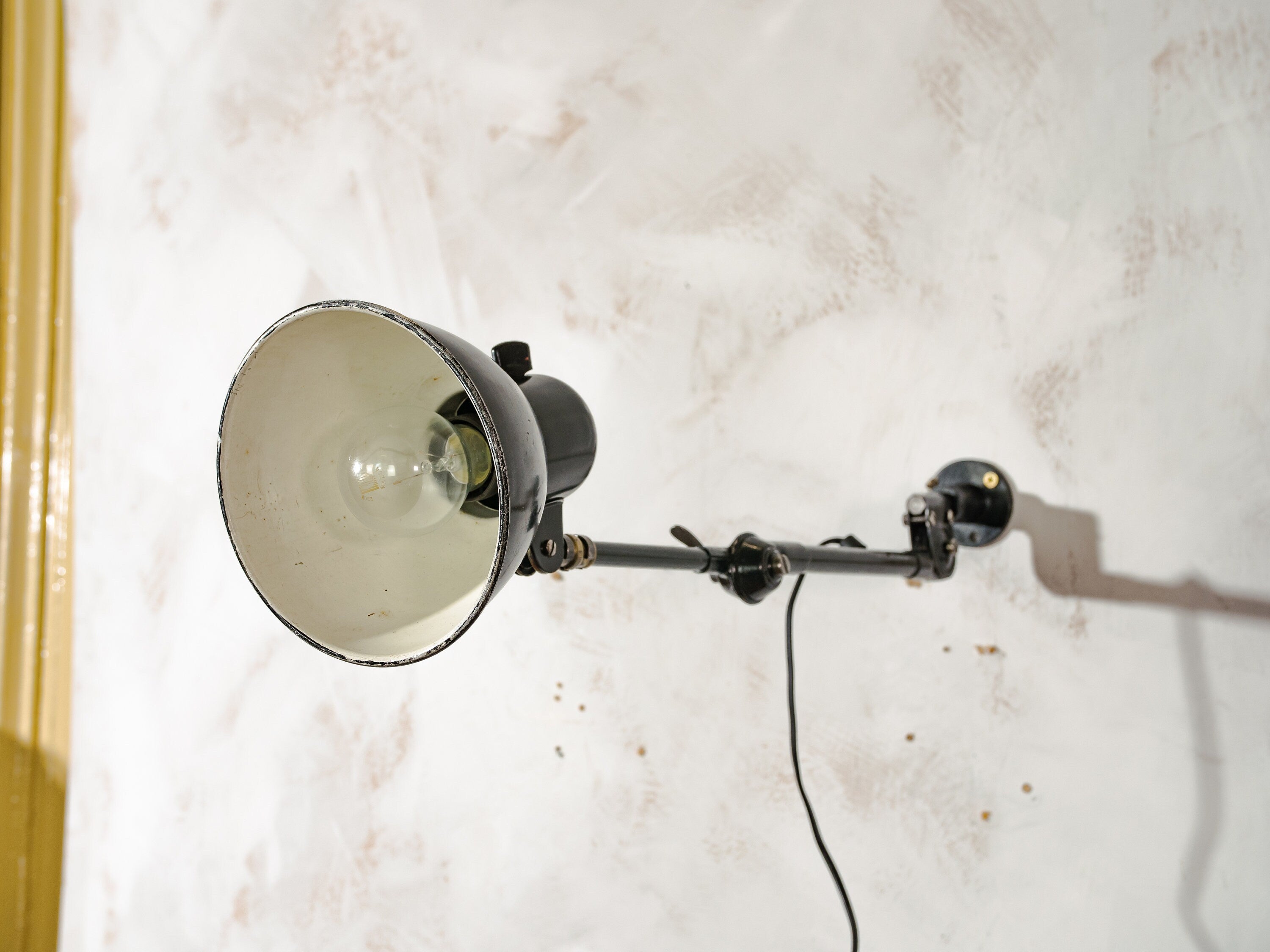 SIS Swing Arm Lamp 1950s, Bauhaus Zwarte Vintage Bureaulamp of Wandlamp, Art Deco verlichting, Vintage Fabrieksmachine lampen
