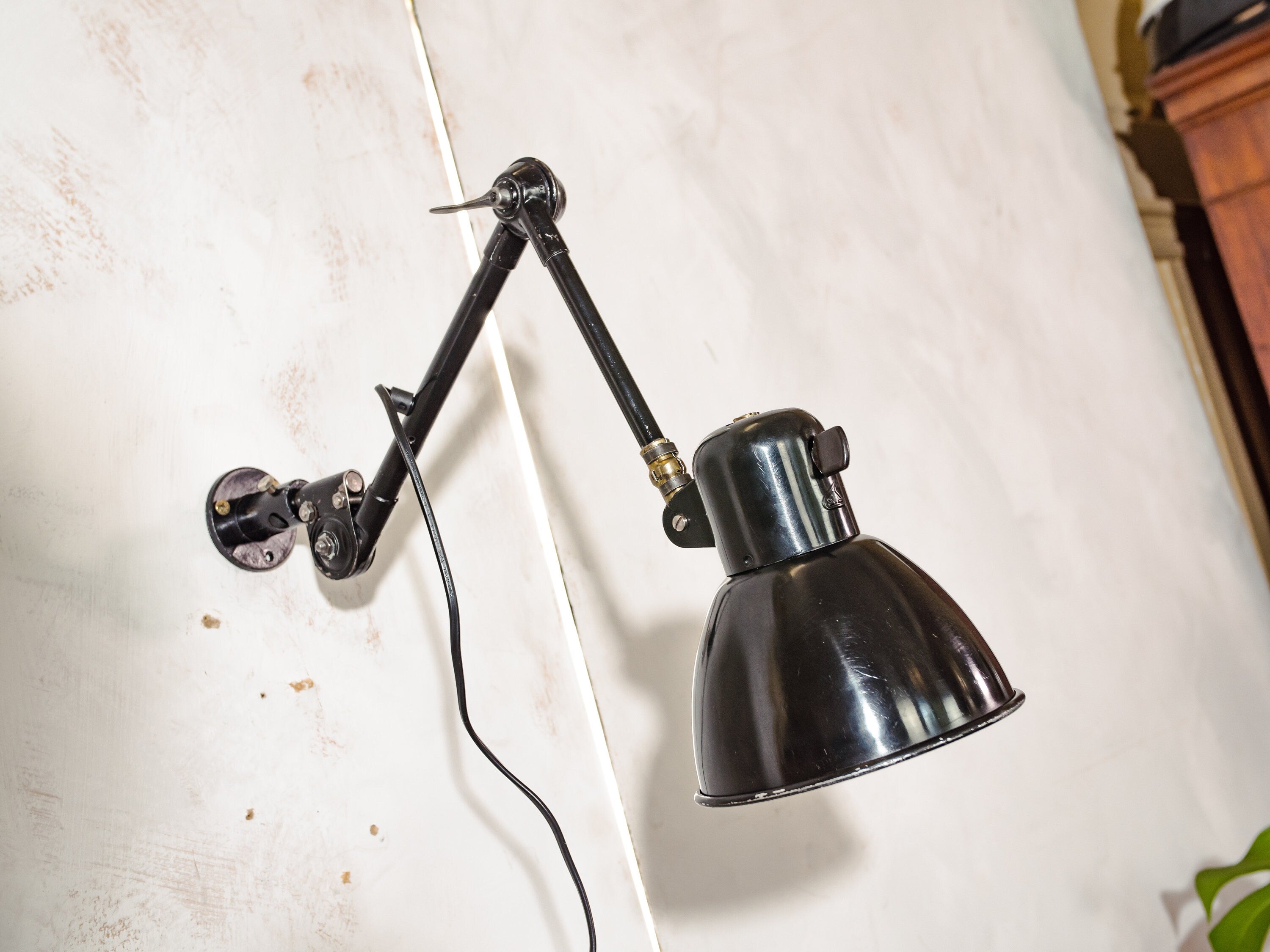 SIS Swing Arm Lamp 1950s, Bauhaus Zwarte Vintage Bureaulamp of Wandlamp, Art Deco verlichting, Vintage Fabrieksmachine lampen