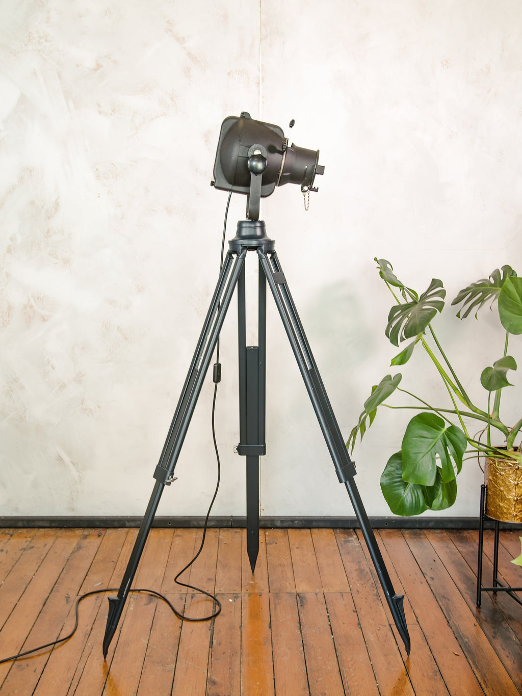 Spotlight Floor lamp 1960s, Black Strand Electric Patt 23 Theatre lamp on Black Surveying Tripod, Art Deco Film studio lighting Hollywood