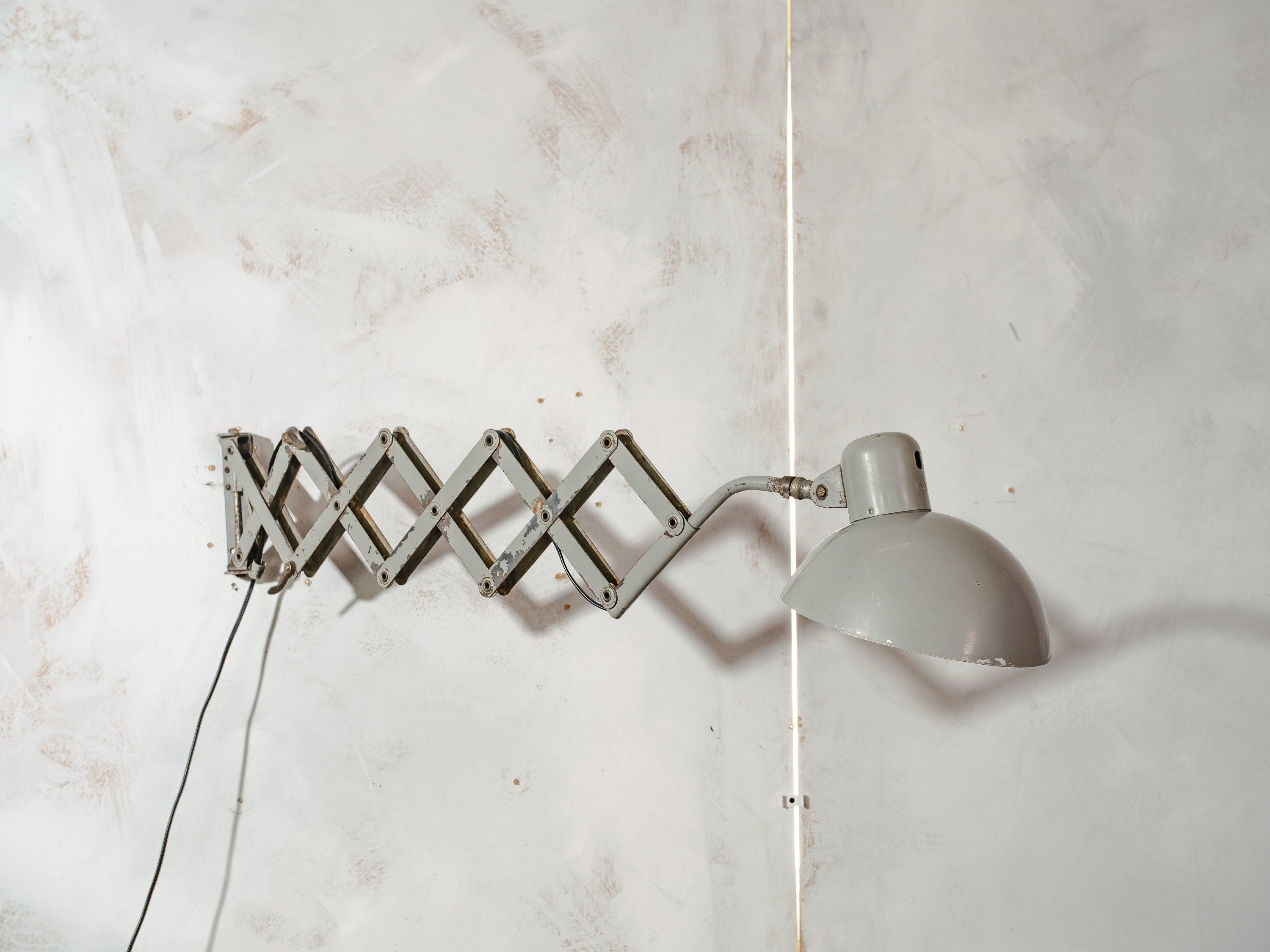 Bauhaus Gray Scissor Lamp by SIS with Oval Lampshade, 1960s Pull Out Wall mounted light, Harmonica light, Accordion Workshop lighting